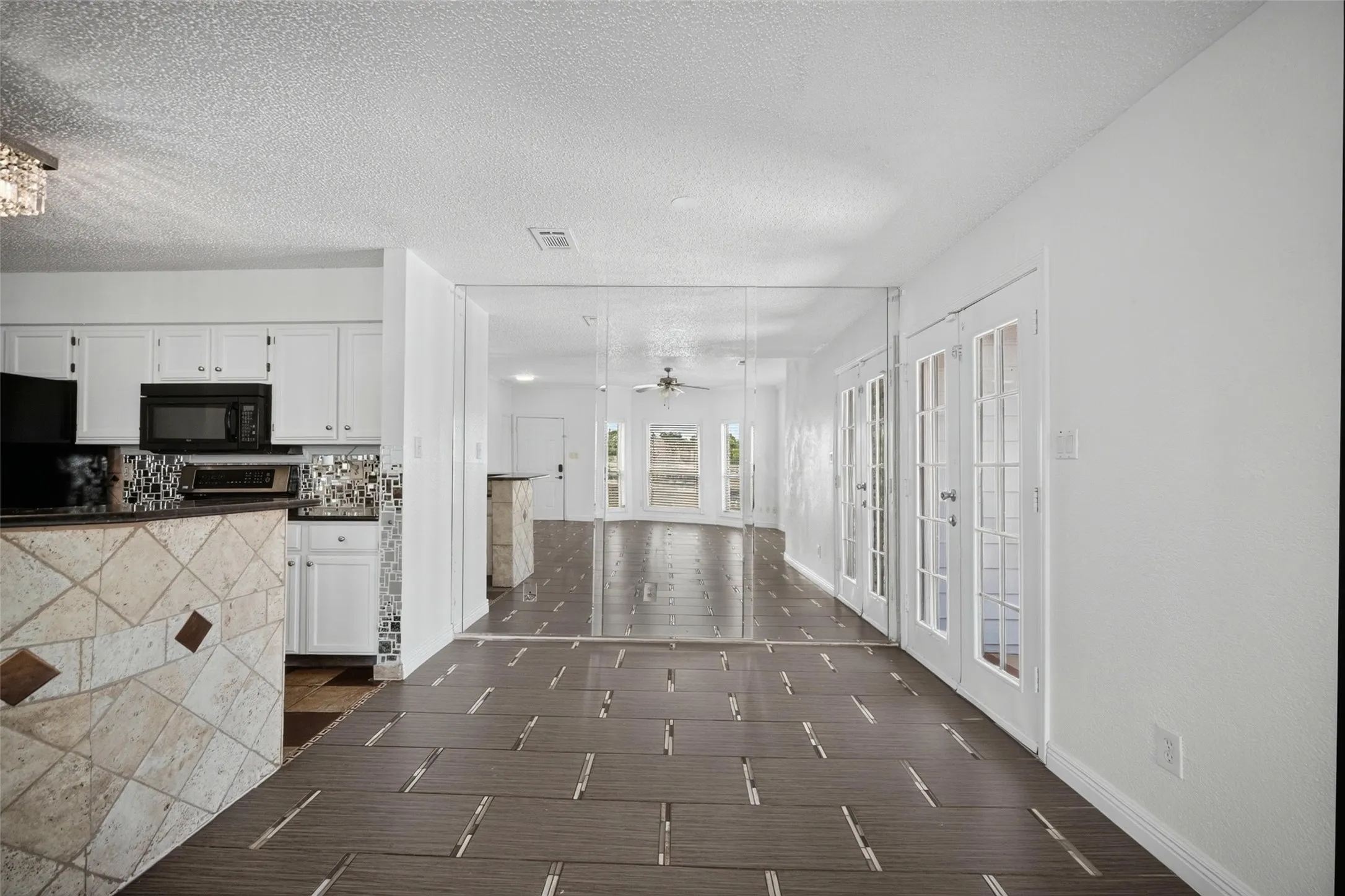 Condominium For Sale in Dallas County , 3404 Country Club Drive W 264, Irving, Texas 75038, 2 Bedroom, 1 Bathroom, Garage spaces, 1,000 Sqft, built in 1984, mls#21365163, Real Estate Agent in Irving, Homes For Sale in Dallas county, Homes For Sale in Irving, Realtor in Irving Texas, Real Estate Brokerage Independent Realty Texas, Luminita Cordes Realtor