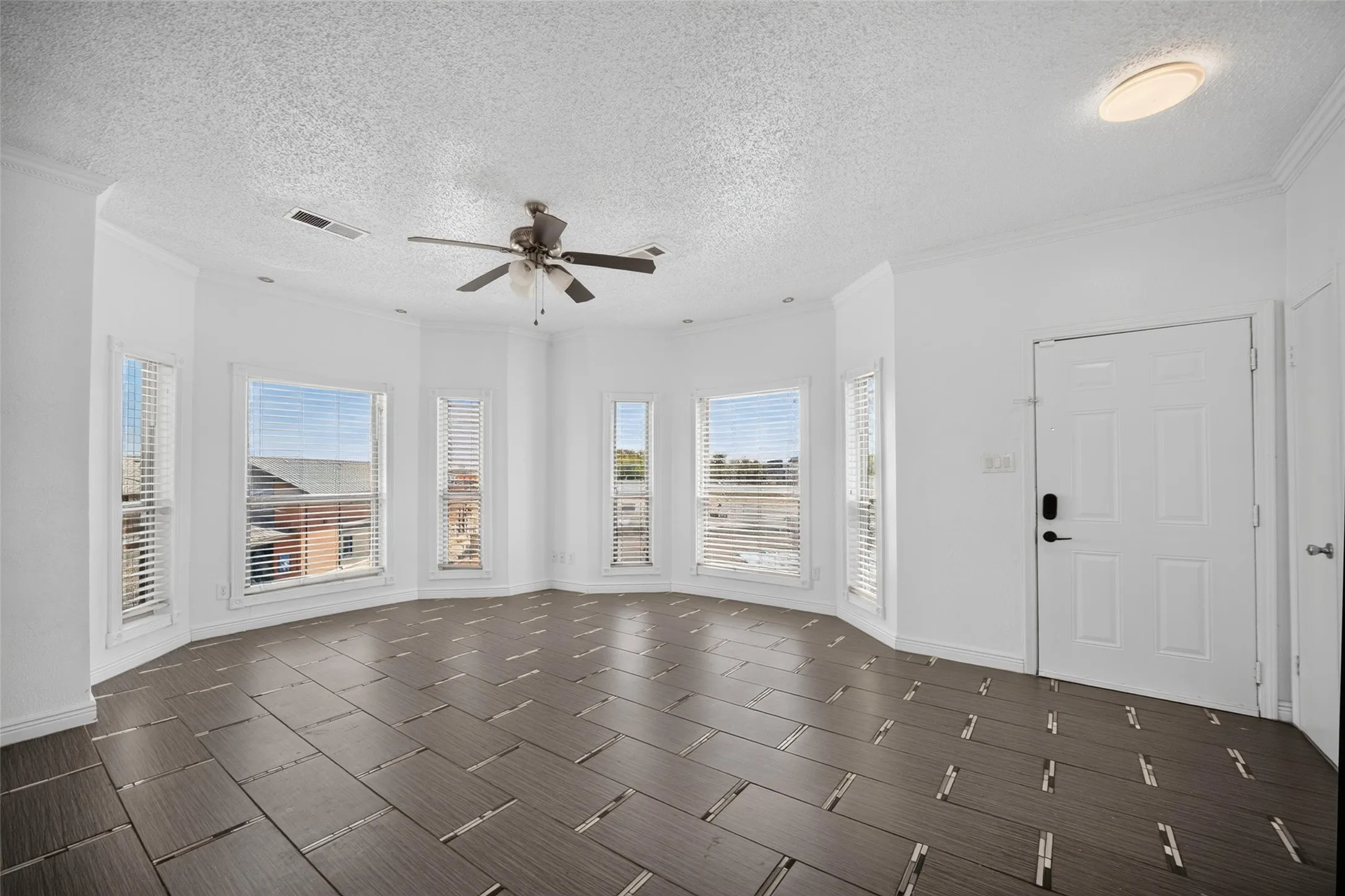 Condominium For Sale in Dallas County , 3404 Country Club Drive W 264, Irving, Texas 75038, 2 Bedroom, 1 Bathroom, Garage spaces, 1,000 Sqft, built in 1984, mls#21365163, Real Estate Agent in Irving, Homes For Sale in Dallas county, Homes For Sale in Irving, Realtor in Irving Texas, Real Estate Brokerage Independent Realty Texas, Luminita Cordes Realtor