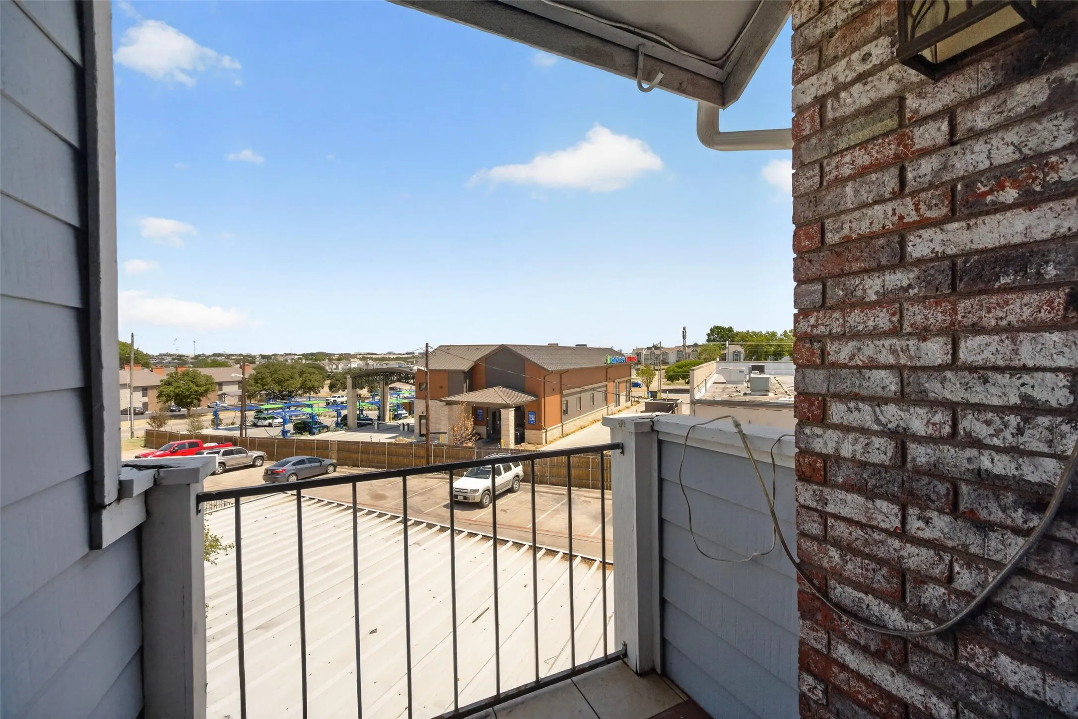 Condominium For Sale in Dallas County , 3404 Country Club Drive W 264, Irving, Texas 75038, 2 Bedroom, 1 Bathroom, Garage spaces, 1,000 Sqft, built in 1984, mls#21365163, Real Estate Agent in Irving, Homes For Sale in Dallas county, Homes For Sale in Irving, Realtor in Irving Texas, Real Estate Brokerage Independent Realty Texas, Luminita Cordes Realtor
