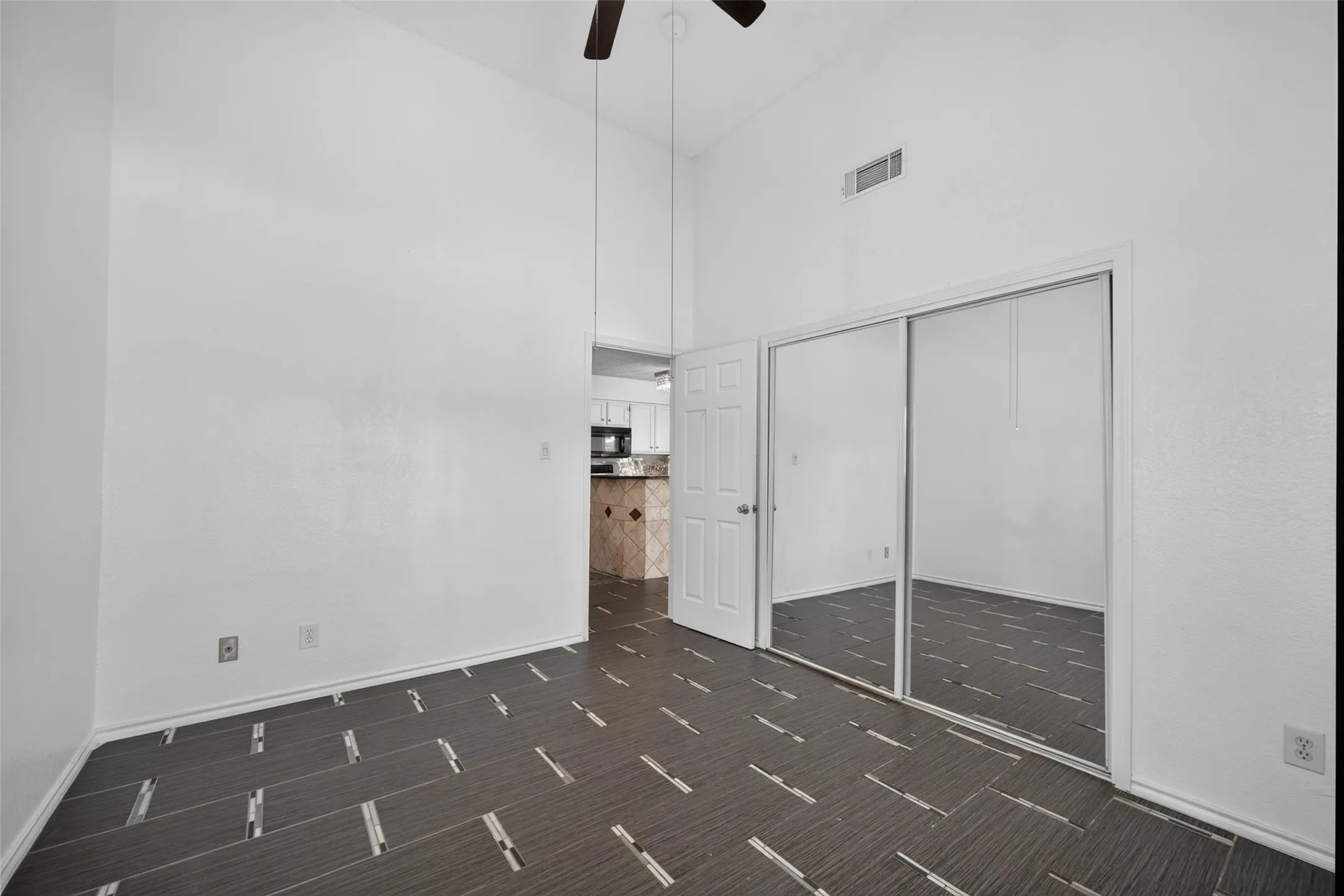 Condominium For Sale in Dallas County , 3404 Country Club Drive W 264, Irving, Texas 75038, 2 Bedroom, 1 Bathroom, Garage spaces, 1,000 Sqft, built in 1984, mls#21365163, Real Estate Agent in Irving, Homes For Sale in Dallas county, Homes For Sale in Irving, Realtor in Irving Texas, Real Estate Brokerage Independent Realty Texas, Luminita Cordes Realtor