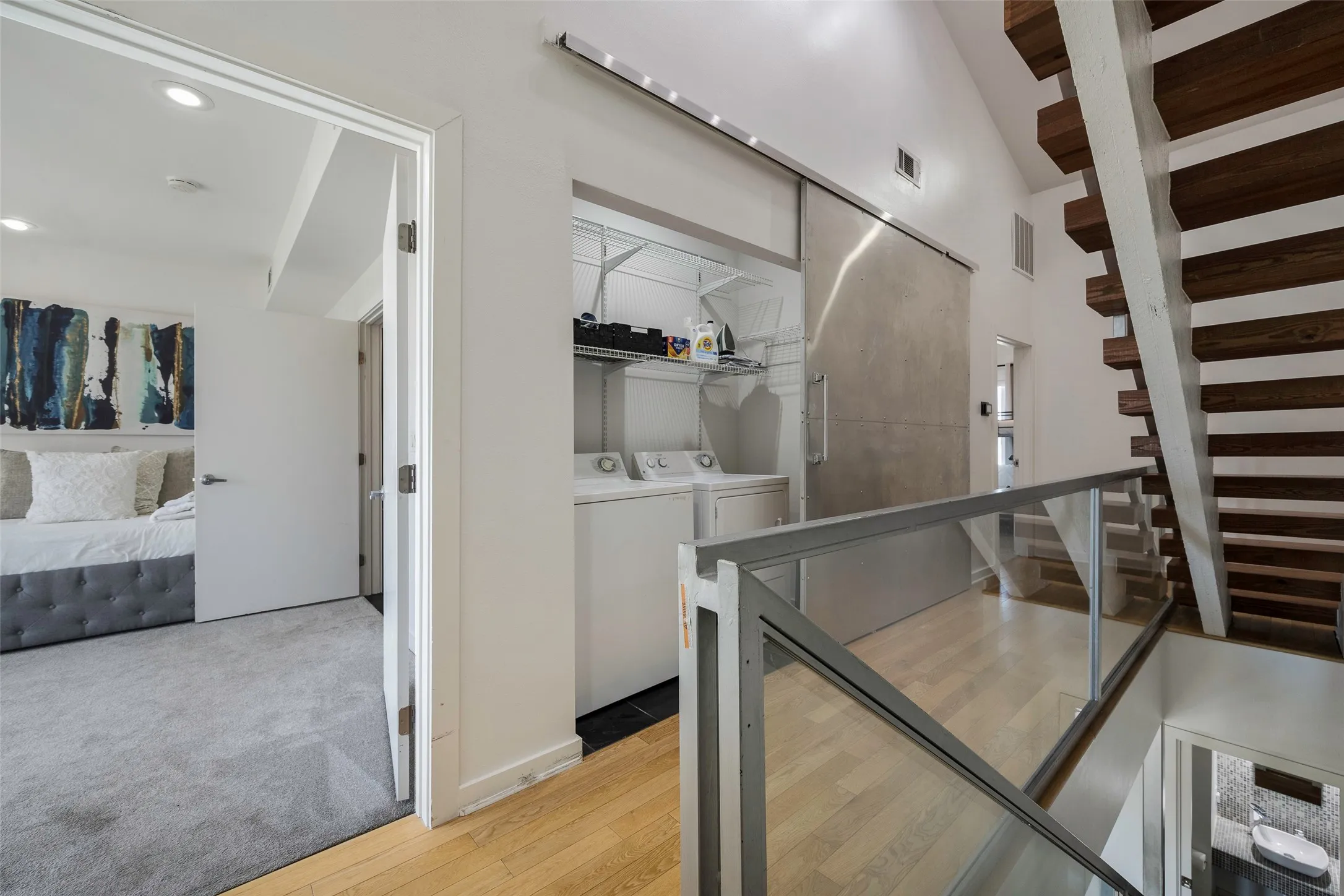 Townhouse For Sale in Dallas County , 506 1st Avenue, Dallas, Texas 75226, 3 Bedroom, 3 Bathroom, 2 Garage spaces, 2,297 Sqft, built in 2006, Price $550,000, mls#21365982, Real Estate Agent in Dallas, Homes For Sale in Dallas county, Homes For Sale in Dallas, Realtor in Dallas Texas, Real Estate Brokerage Independent Realty Texas, Luminita Cordes Realtor