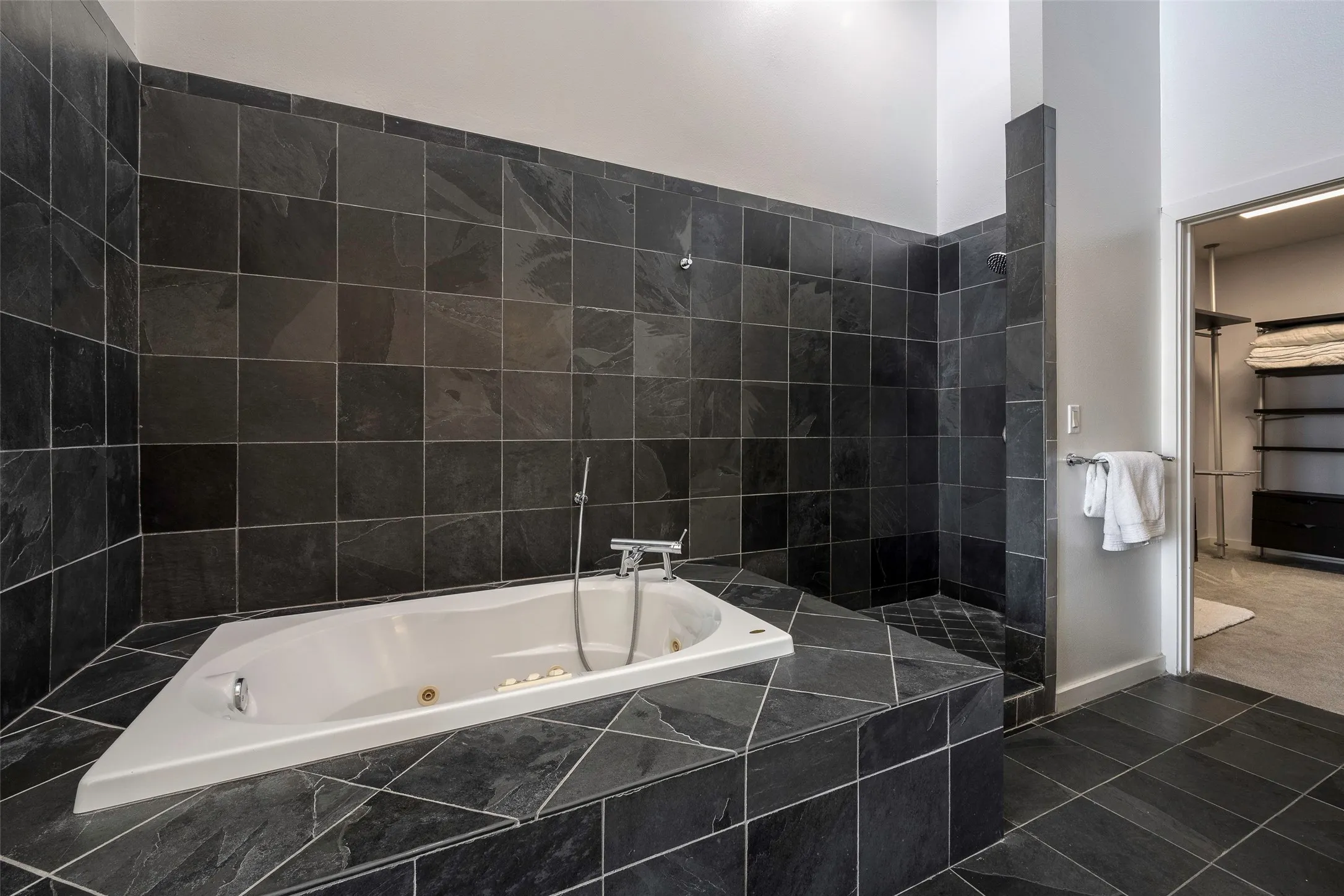 Townhouse For Sale in Dallas County , 506 1st Avenue, Dallas, Texas 75226, 3 Bedroom, 3 Bathroom, 2 Garage spaces, 2,297 Sqft, built in 2006, Price $550,000, mls#21365982, Real Estate Agent in Dallas, Homes For Sale in Dallas county, Homes For Sale in Dallas, Realtor in Dallas Texas, Real Estate Brokerage Independent Realty Texas, Luminita Cordes Realtor