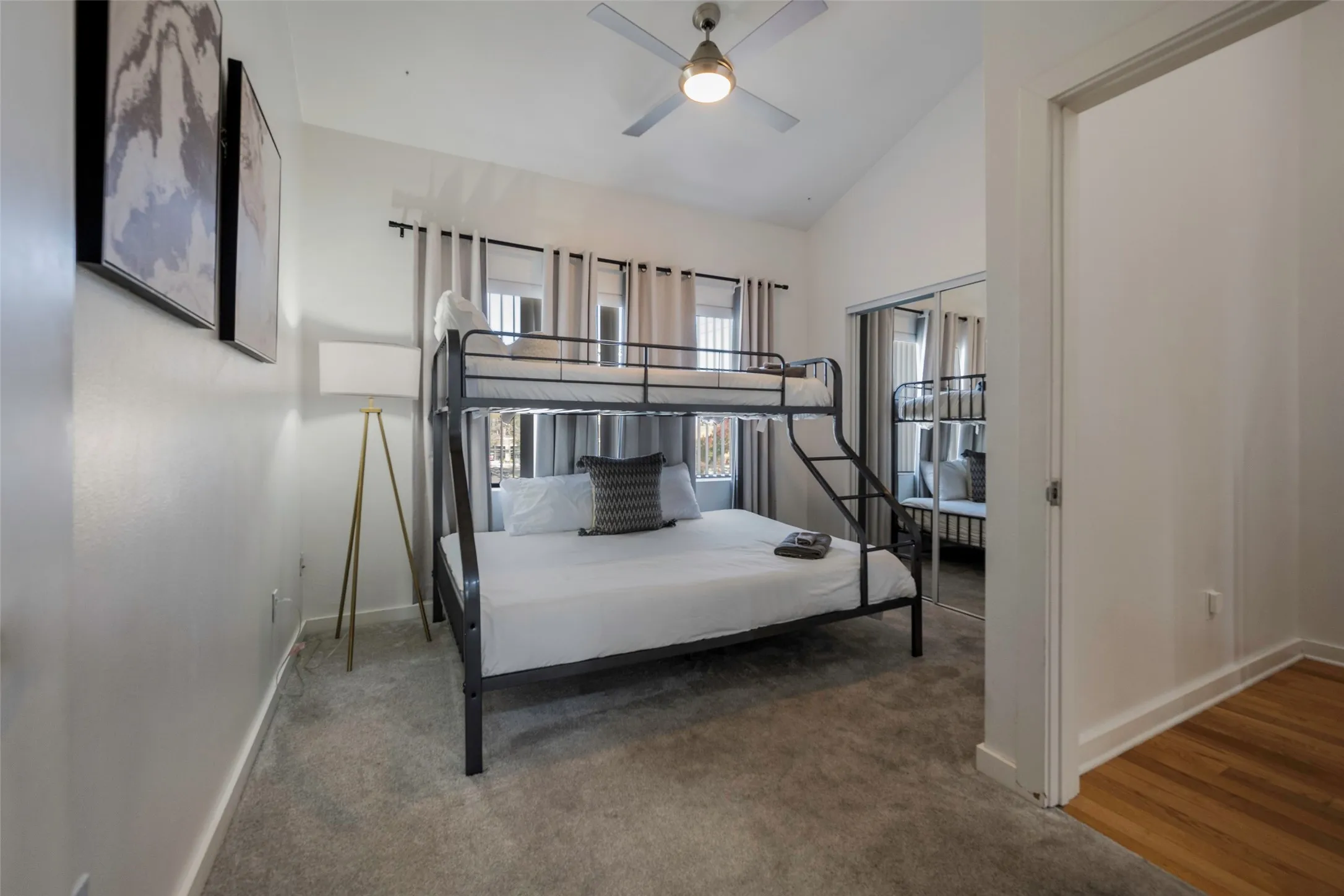 Townhouse For Sale in Dallas County , 506 1st Avenue, Dallas, Texas 75226, 3 Bedroom, 3 Bathroom, 2 Garage spaces, 2,297 Sqft, built in 2006, Price $550,000, mls#21365982, Real Estate Agent in Dallas, Homes For Sale in Dallas county, Homes For Sale in Dallas, Realtor in Dallas Texas, Real Estate Brokerage Independent Realty Texas, Luminita Cordes Realtor