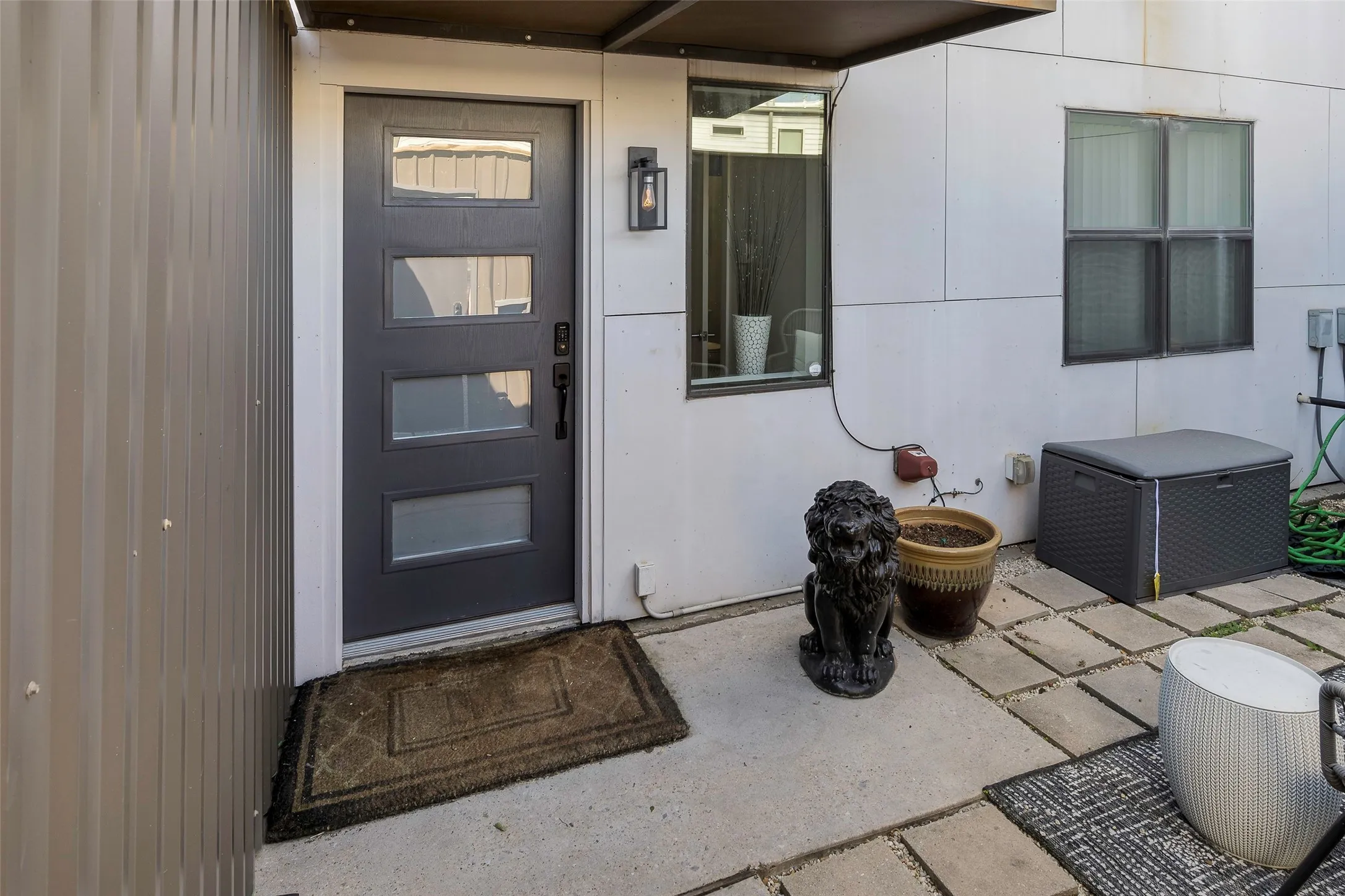 Townhouse For Sale in Dallas County , 506 1st Avenue, Dallas, Texas 75226, 3 Bedroom, 3 Bathroom, 2 Garage spaces, 2,297 Sqft, built in 2006, Price $550,000, mls#21365982, Real Estate Agent in Dallas, Homes For Sale in Dallas county, Homes For Sale in Dallas, Realtor in Dallas Texas, Real Estate Brokerage Independent Realty Texas, Luminita Cordes Realtor