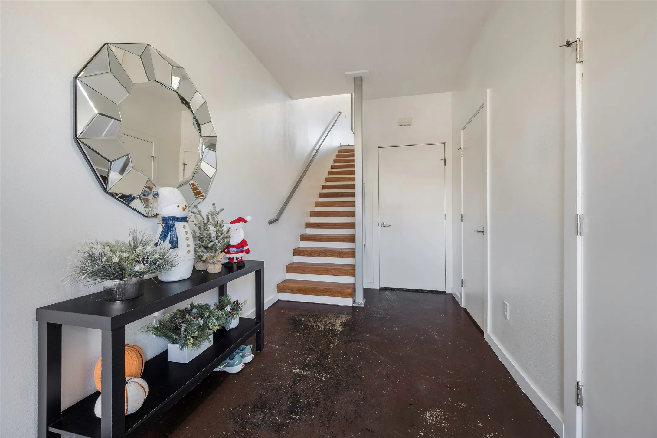 Townhouse For Sale in Dallas County , 506 1st Avenue, Dallas, Texas 75226, 3 Bedroom, 3 Bathroom, 2 Garage spaces, 2,297 Sqft, built in 2006, Price $550,000, mls#21365982, Real Estate Agent in Dallas, Homes For Sale in Dallas county, Homes For Sale in Dallas, Realtor in Dallas Texas, Real Estate Brokerage Independent Realty Texas, Luminita Cordes Realtor