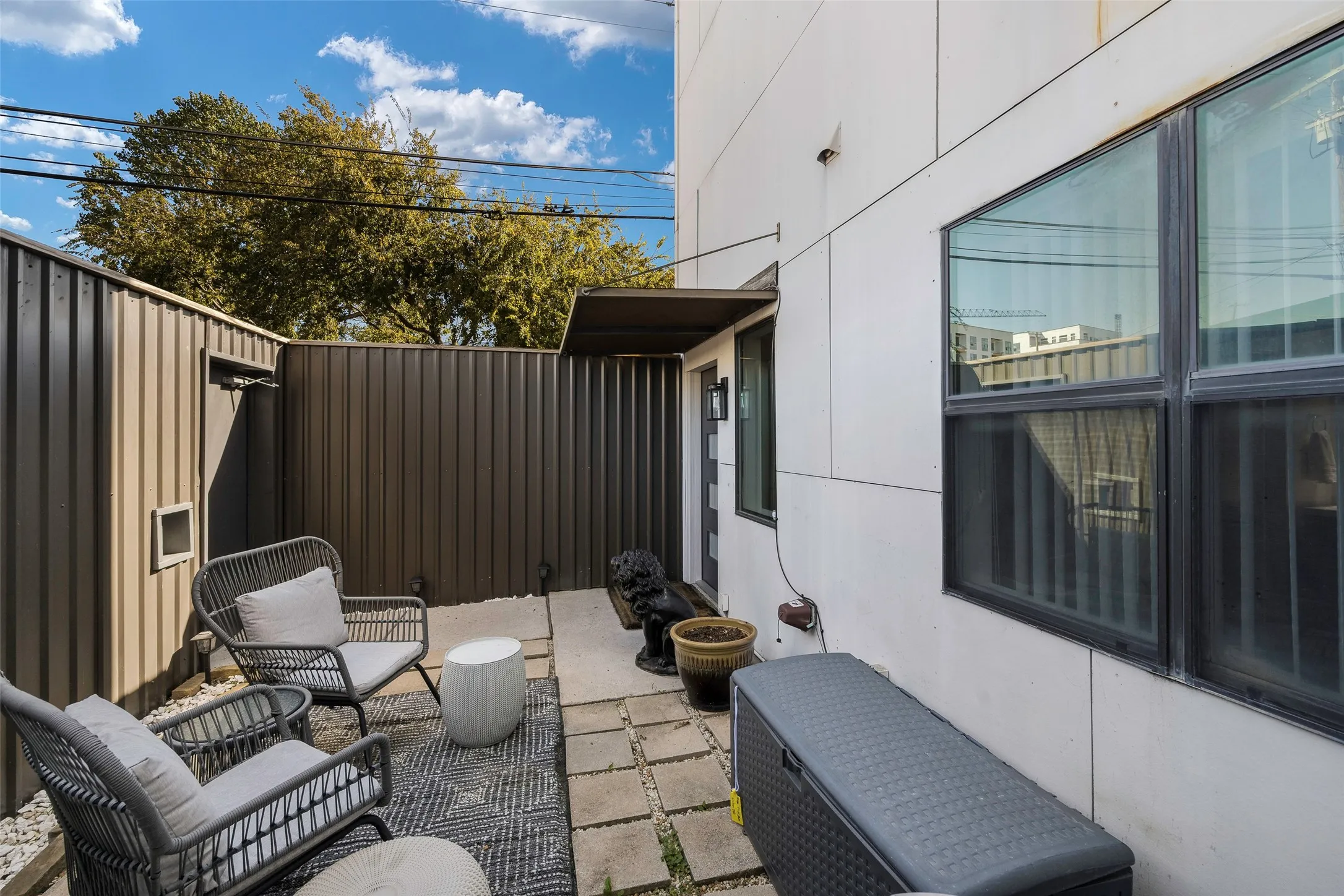 Townhouse For Sale in Dallas County , 506 1st Avenue, Dallas, Texas 75226, 3 Bedroom, 3 Bathroom, 2 Garage spaces, 2,297 Sqft, built in 2006, Price $550,000, mls#21365982, Real Estate Agent in Dallas, Homes For Sale in Dallas county, Homes For Sale in Dallas, Realtor in Dallas Texas, Real Estate Brokerage Independent Realty Texas, Luminita Cordes Realtor