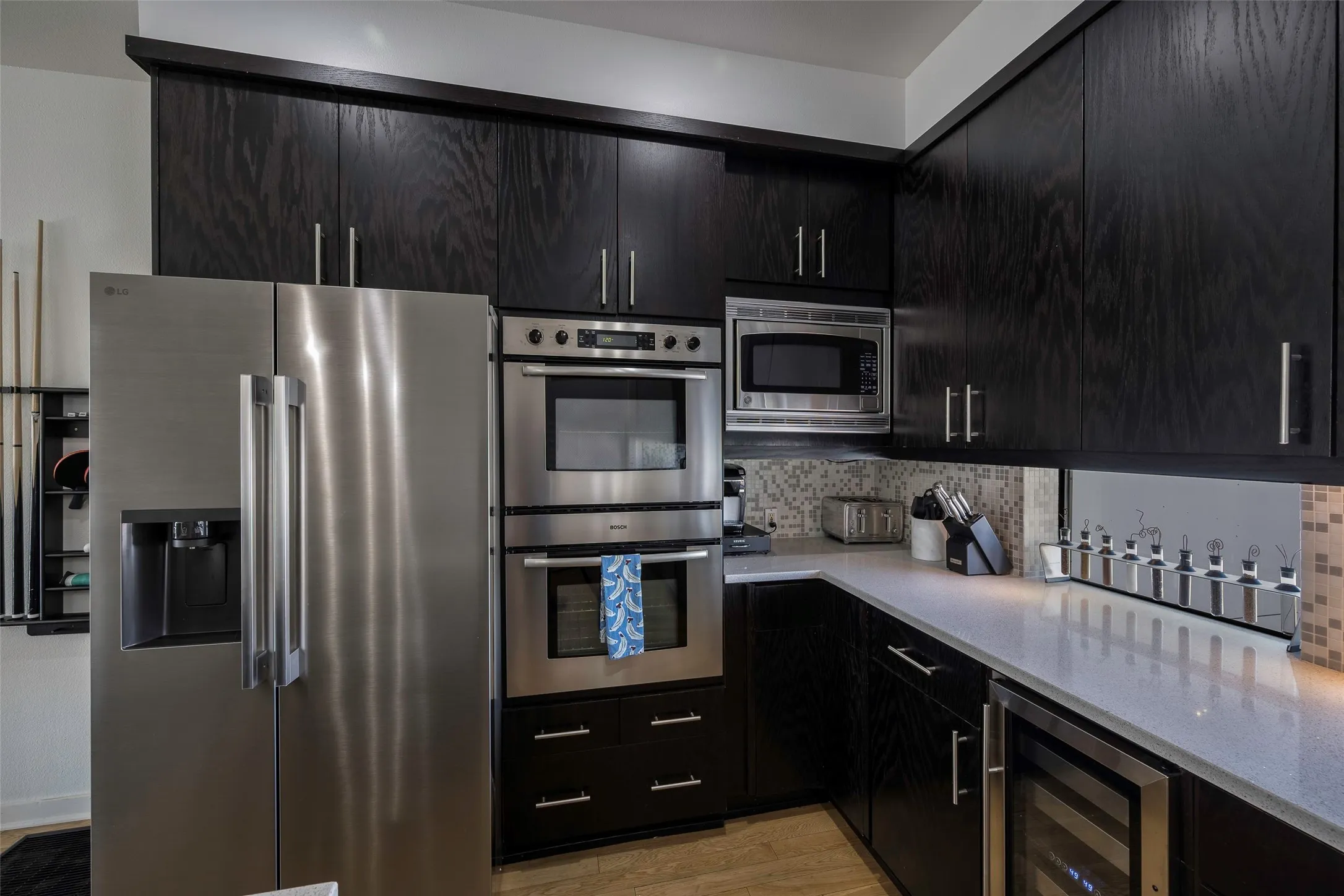 Townhouse For Sale in Dallas County , 506 1st Avenue, Dallas, Texas 75226, 3 Bedroom, 3 Bathroom, 2 Garage spaces, 2,297 Sqft, built in 2006, Price $550,000, mls#21365982, Real Estate Agent in Dallas, Homes For Sale in Dallas county, Homes For Sale in Dallas, Realtor in Dallas Texas, Real Estate Brokerage Independent Realty Texas, Luminita Cordes Realtor