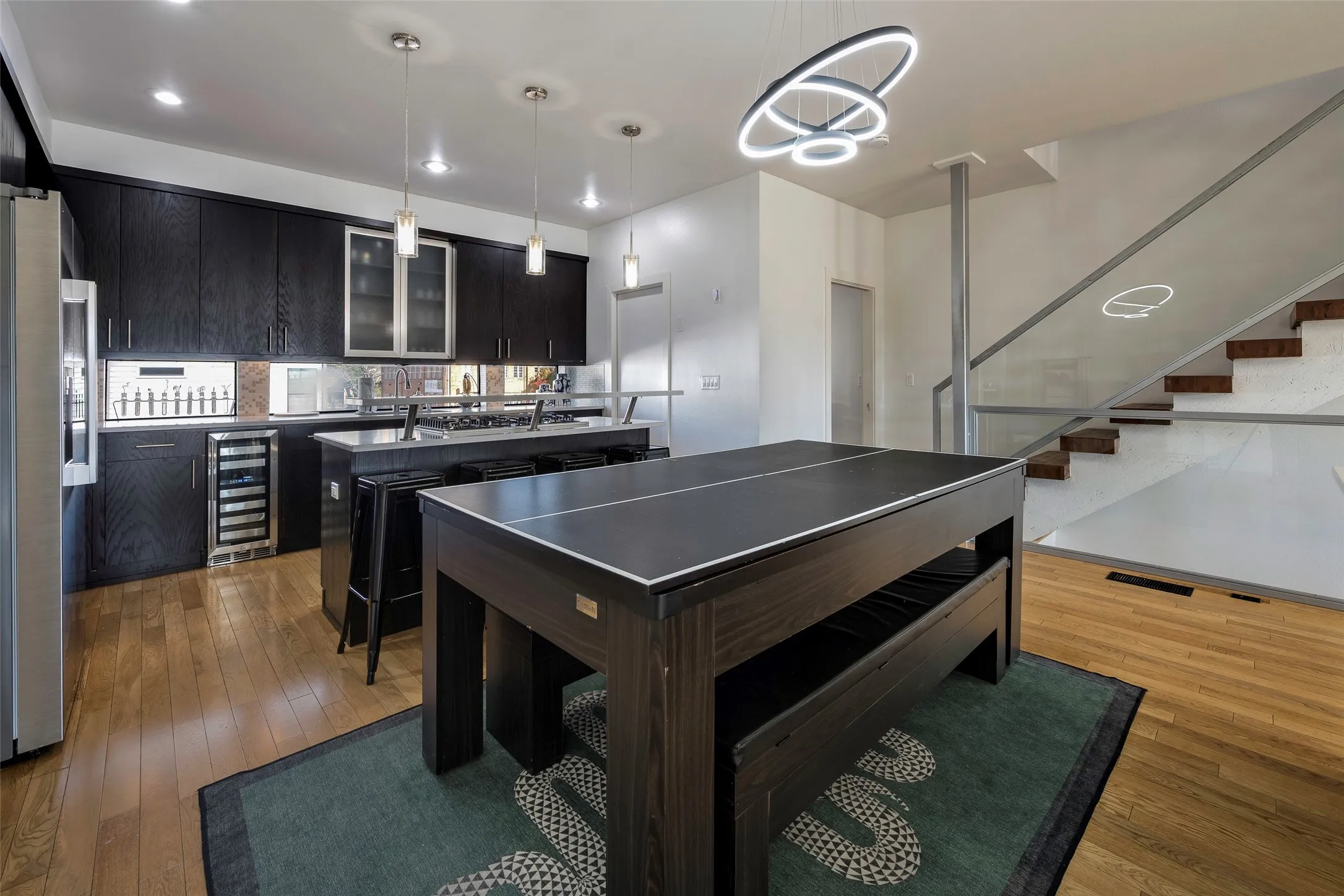 Townhouse For Sale in Dallas County , 506 1st Avenue, Dallas, Texas 75226, 3 Bedroom, 3 Bathroom, 2 Garage spaces, 2,297 Sqft, built in 2006, Price $550,000, mls#21365982, Real Estate Agent in Dallas, Homes For Sale in Dallas county, Homes For Sale in Dallas, Realtor in Dallas Texas, Real Estate Brokerage Independent Realty Texas, Luminita Cordes Realtor