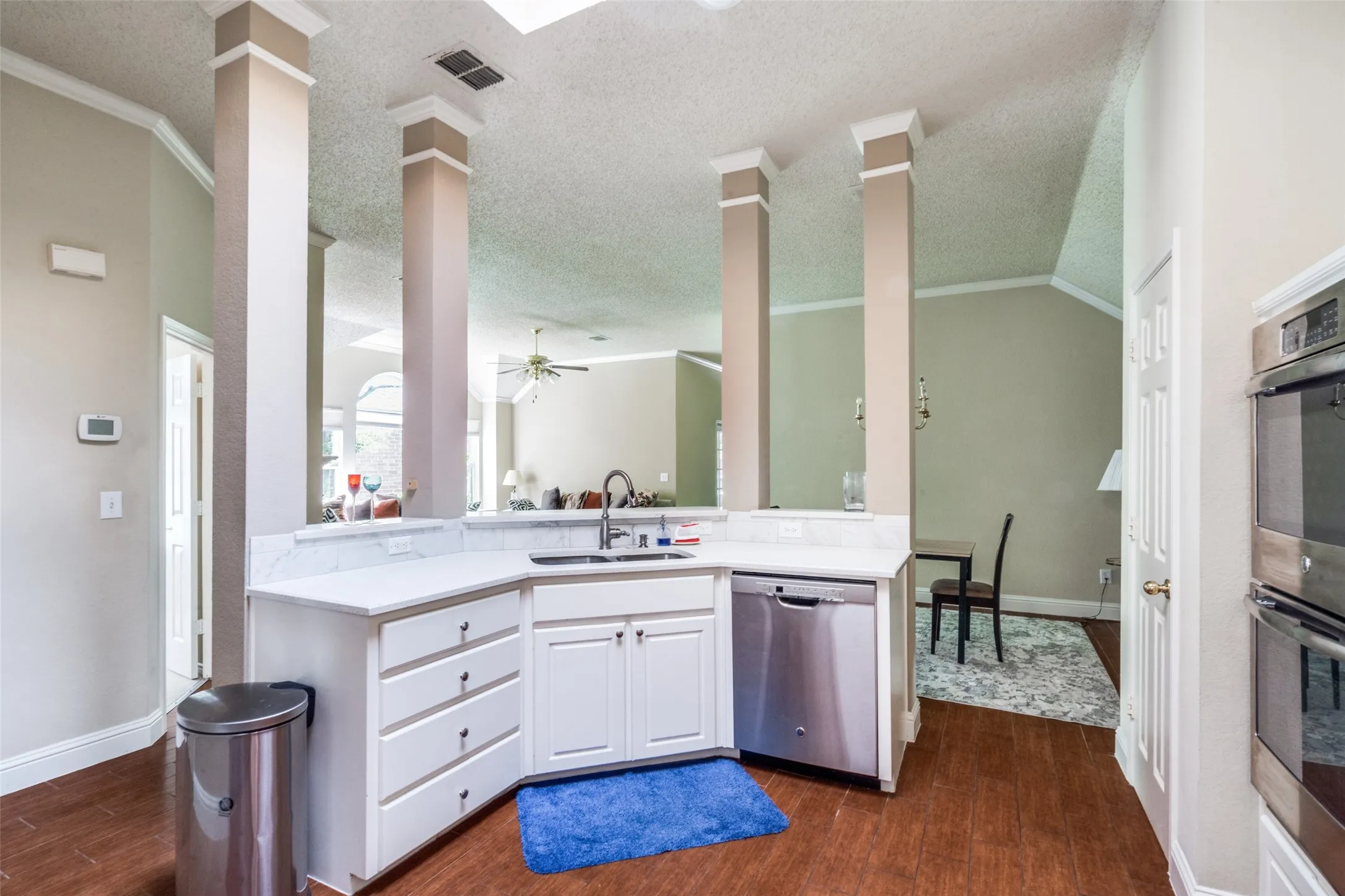 Single Family Residence For Rent in Collin County , 6816 Thorncliff Trail, Plano, Texas 75023, 3 Bedroom, 2 Bathroom, 2 Garage spaces, 1,736 Sqft, built in 1995, mls#21365983, Real Estate Agent in Plano, Homes For Rent in Collin county, Homes For Rent in Plano, Realtor in Plano Texas, Real Estate Brokerage Independent Realty Texas, Luminita Cordes Realtor