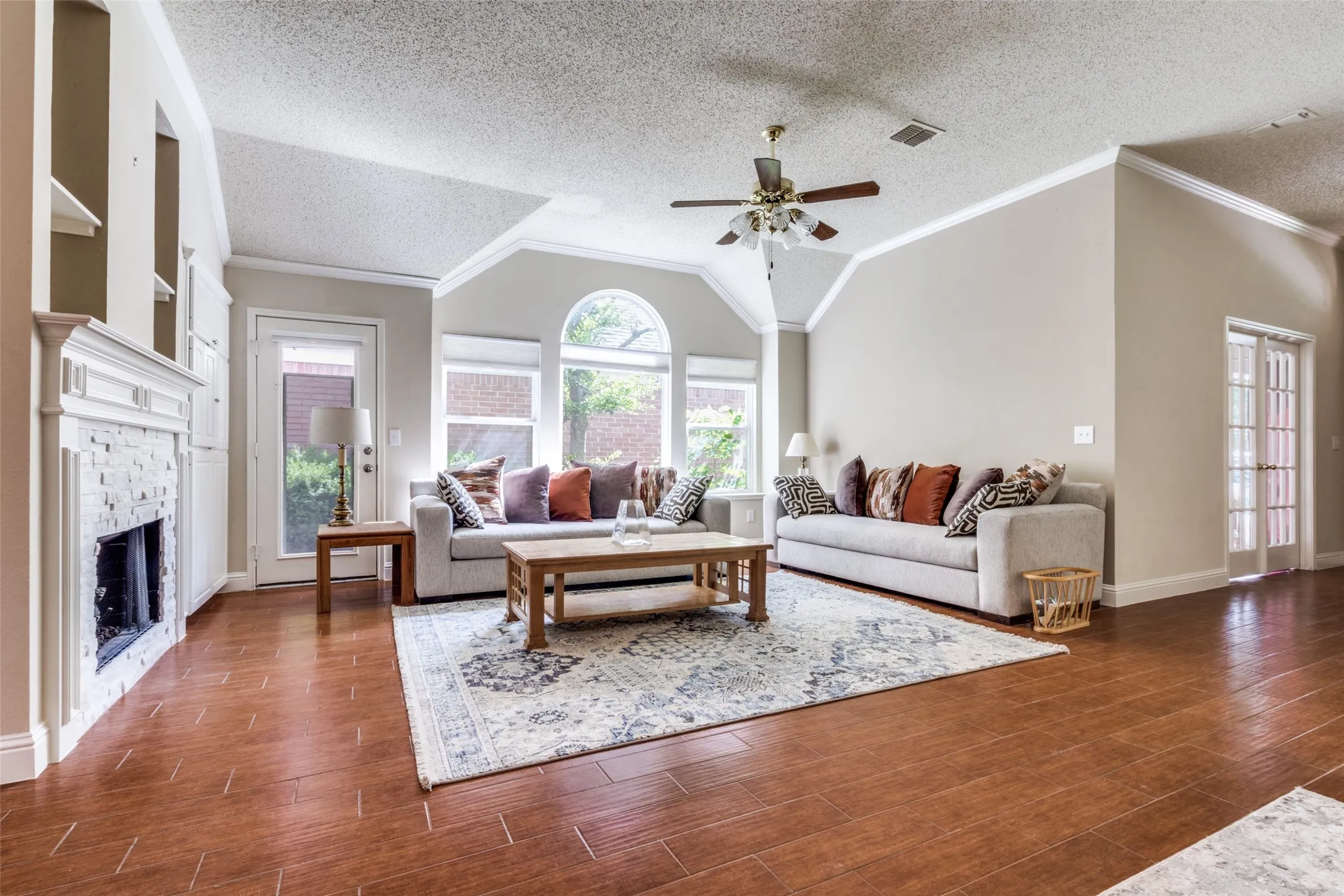 Single Family Residence For Rent in Collin County , 6816 Thorncliff Trail, Plano, Texas 75023, 3 Bedroom, 2 Bathroom, 2 Garage spaces, 1,736 Sqft, built in 1995, mls#21365983, Real Estate Agent in Plano, Homes For Rent in Collin county, Homes For Rent in Plano, Realtor in Plano Texas, Real Estate Brokerage Independent Realty Texas, Luminita Cordes Realtor