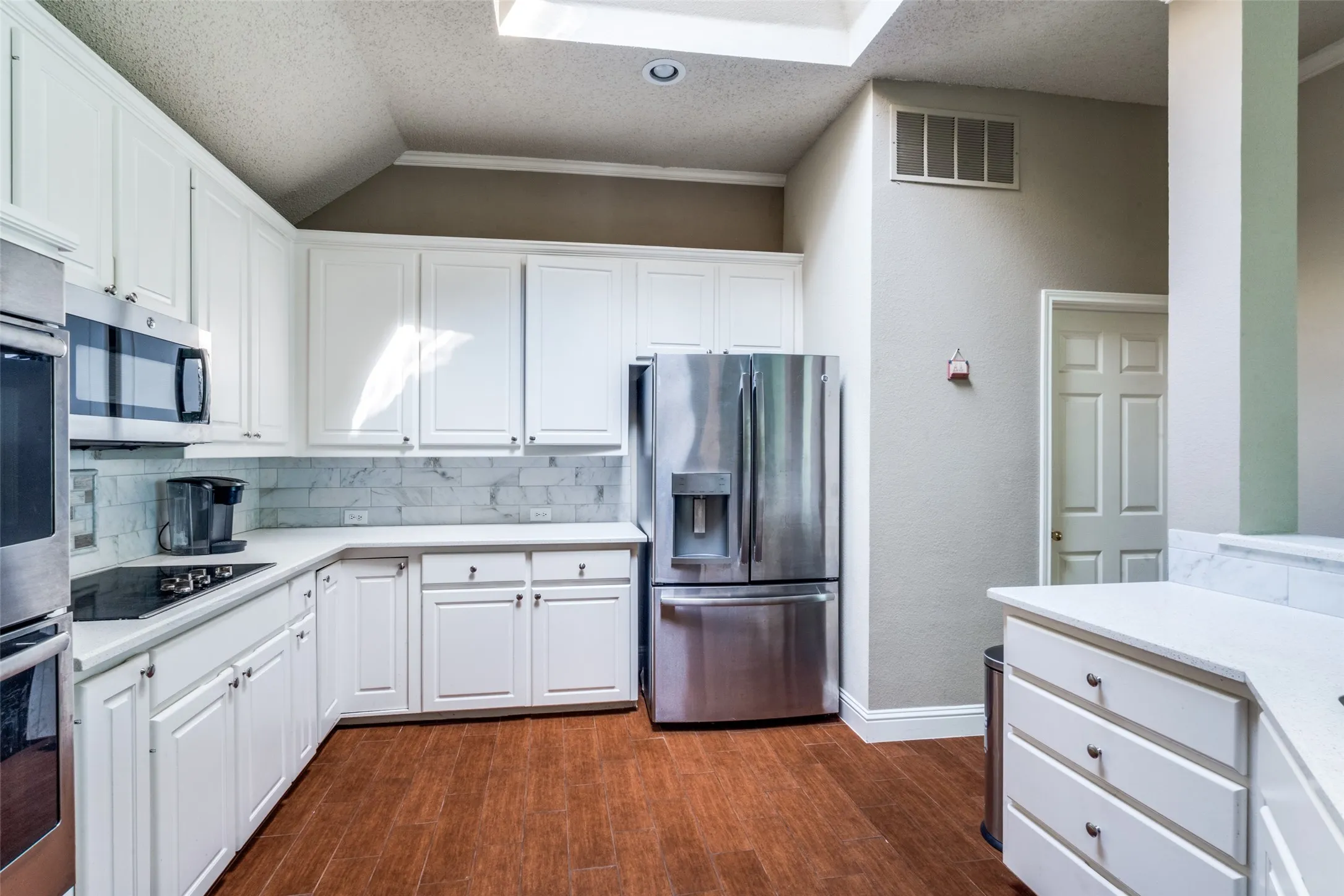 Single Family Residence For Rent in Collin County , 6816 Thorncliff Trail, Plano, Texas 75023, 3 Bedroom, 2 Bathroom, 2 Garage spaces, 1,736 Sqft, built in 1995, mls#21365983, Real Estate Agent in Plano, Homes For Rent in Collin county, Homes For Rent in Plano, Realtor in Plano Texas, Real Estate Brokerage Independent Realty Texas, Luminita Cordes Realtor