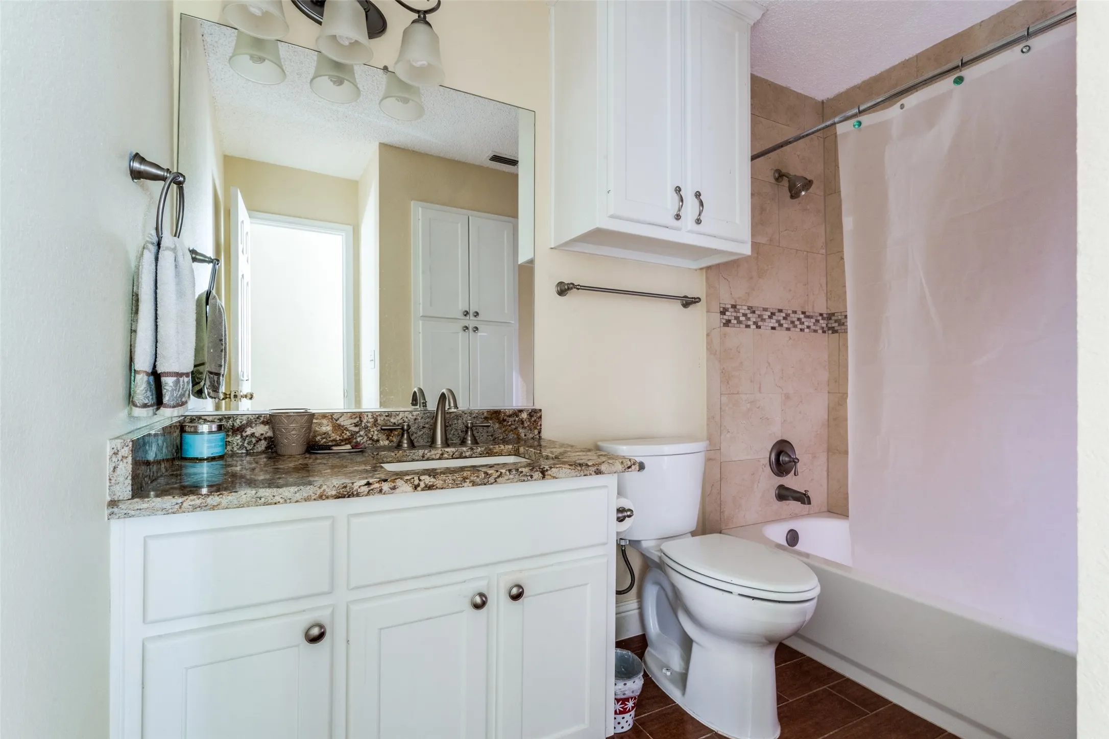 Single Family Residence For Rent in Collin County , 6816 Thorncliff Trail, Plano, Texas 75023, 3 Bedroom, 2 Bathroom, 2 Garage spaces, 1,736 Sqft, built in 1995, mls#21365983, Real Estate Agent in Plano, Homes For Rent in Collin county, Homes For Rent in Plano, Realtor in Plano Texas, Real Estate Brokerage Independent Realty Texas, Luminita Cordes Realtor