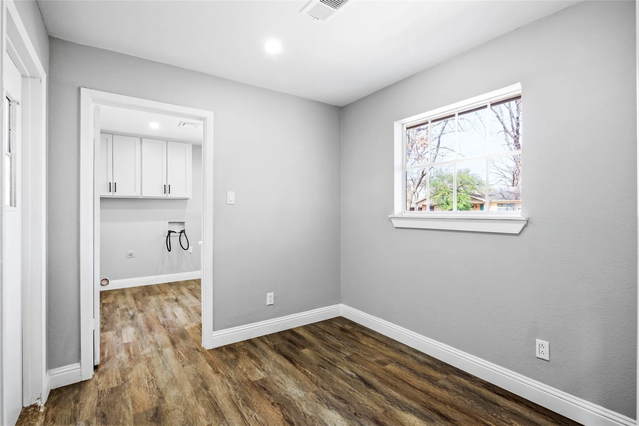 Single Family Residence For Sale in Tarrant County , 1708 Park Ridge Terrace, Arlington, Texas 76012, 4 Bedroom, 3 Bathroom, 2 Garage spaces, 2,103 Sqft, built in 1965, mls#21365342, Real Estate Agent in Arlington, Homes For Sale in Tarrant county, Homes For Sale in Arlington, Realtor in Arlington Texas, Real Estate Brokerage Independent Realty Texas, Luminita Cordes Realtor