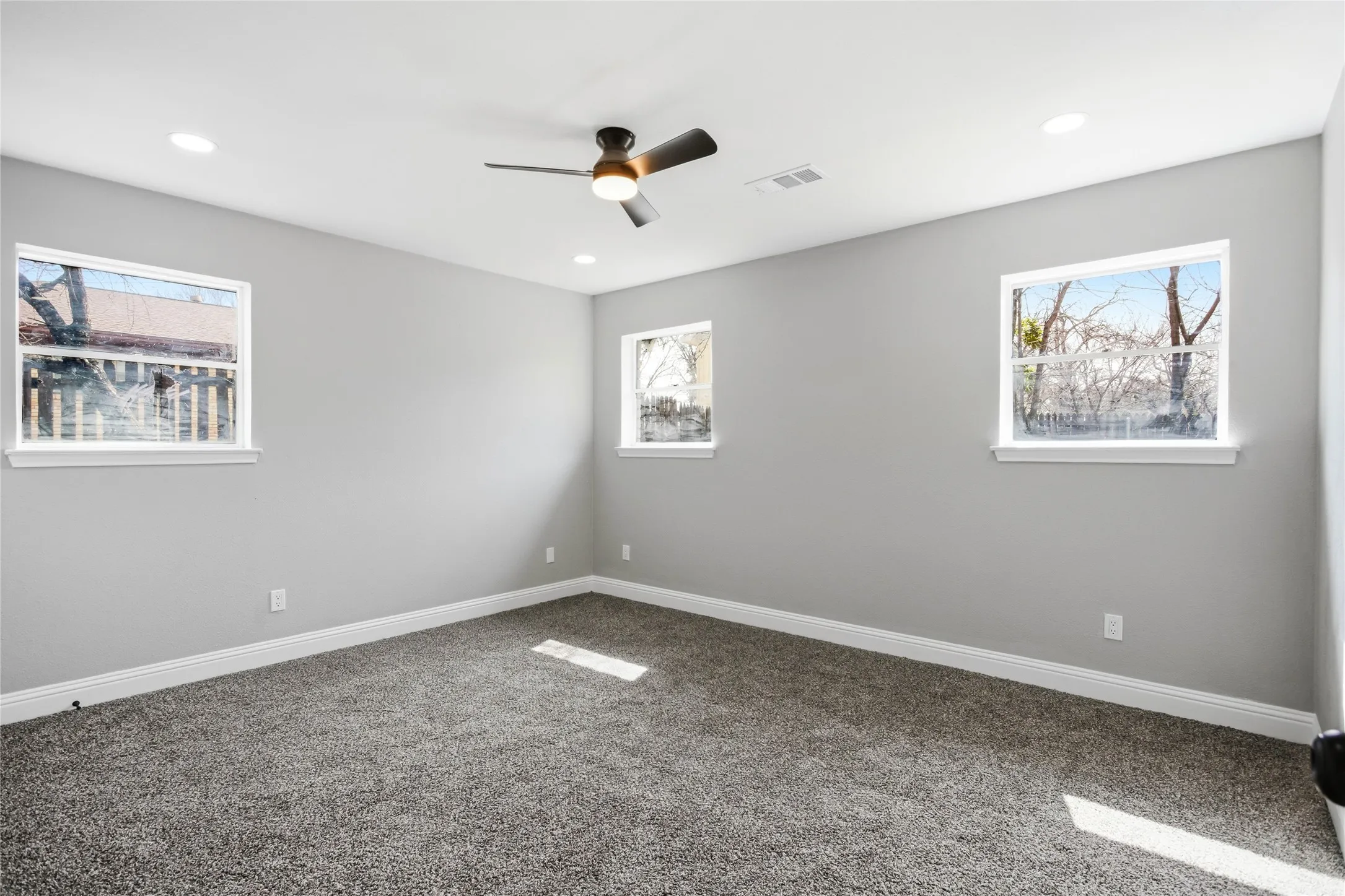 Single Family Residence For Sale in Tarrant County , 1708 Park Ridge Terrace, Arlington, Texas 76012, 4 Bedroom, 3 Bathroom, 2 Garage spaces, 2,103 Sqft, built in 1965, mls#21365342, Real Estate Agent in Arlington, Homes For Sale in Tarrant county, Homes For Sale in Arlington, Realtor in Arlington Texas, Real Estate Brokerage Independent Realty Texas, Luminita Cordes Realtor