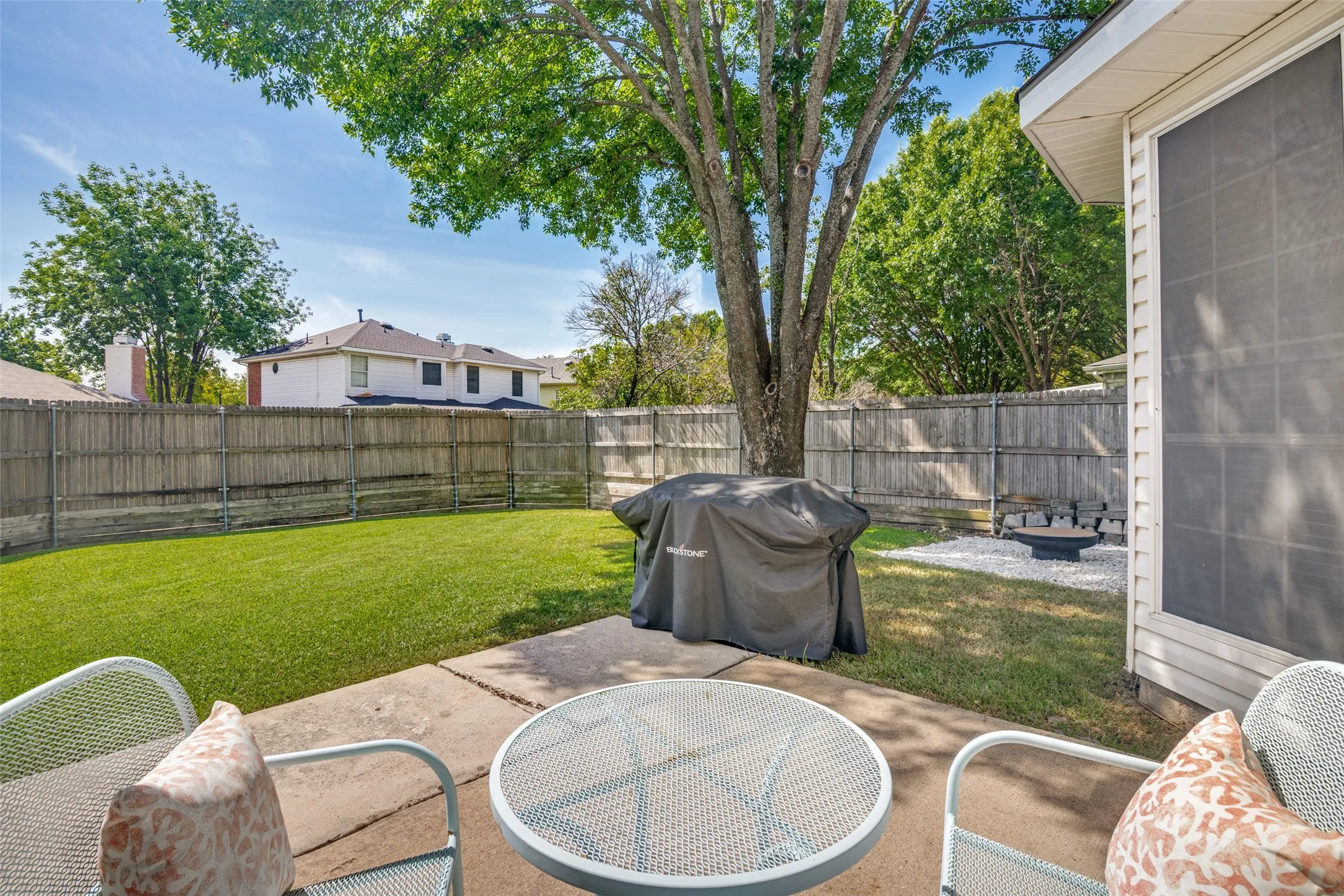 Single Family Residence For Sale in Dallas County , 2110 Carnation Court, Garland, Texas 75040, 3 Bedroom, 3 Bathroom, 2 Garage spaces, 1,984 Sqft, built in 1992, mls#21357816, Real Estate Agent in Garland, Homes For Sale in Dallas county, Homes For Sale in Garland, Realtor in Garland Texas, Real Estate Brokerage Independent Realty Texas, Luminita Cordes Realtor