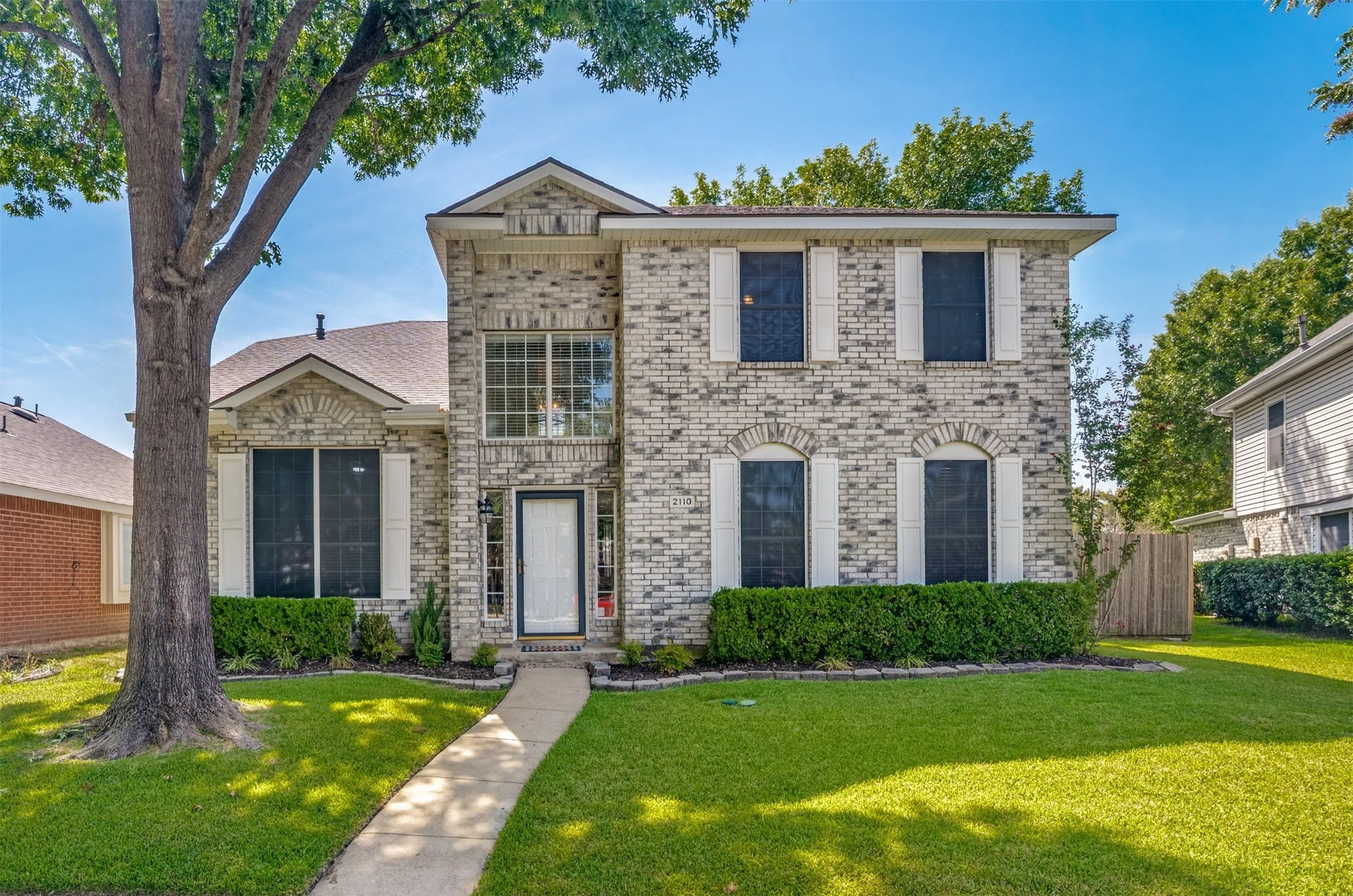 Single Family Residence For Sale in Dallas County , 2110 Carnation Court, Garland, Texas 75040, 3 Bedroom, 3 Bathroom, 2 Garage spaces, 1,984 Sqft, built in 1992, mls#21357816, Real Estate Agent in Garland, Homes For Sale in Dallas county, Homes For Sale in Garland, Realtor in Garland Texas, Real Estate Brokerage Independent Realty Texas, Luminita Cordes Realtor