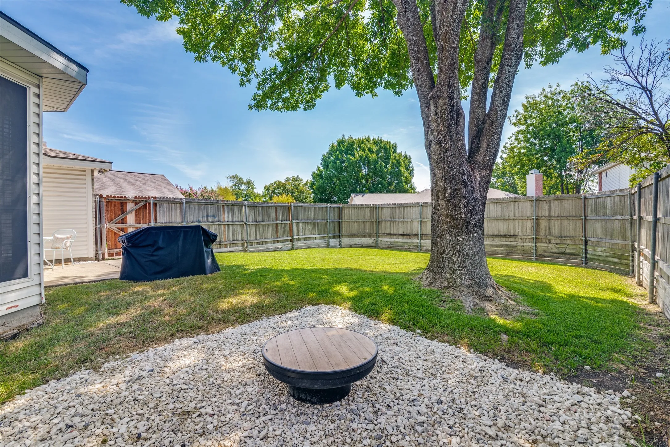 Single Family Residence For Sale in Dallas County , 2110 Carnation Court, Garland, Texas 75040, 3 Bedroom, 3 Bathroom, 2 Garage spaces, 1,984 Sqft, built in 1992, mls#21357816, Real Estate Agent in Garland, Homes For Sale in Dallas county, Homes For Sale in Garland, Realtor in Garland Texas, Real Estate Brokerage Independent Realty Texas, Luminita Cordes Realtor