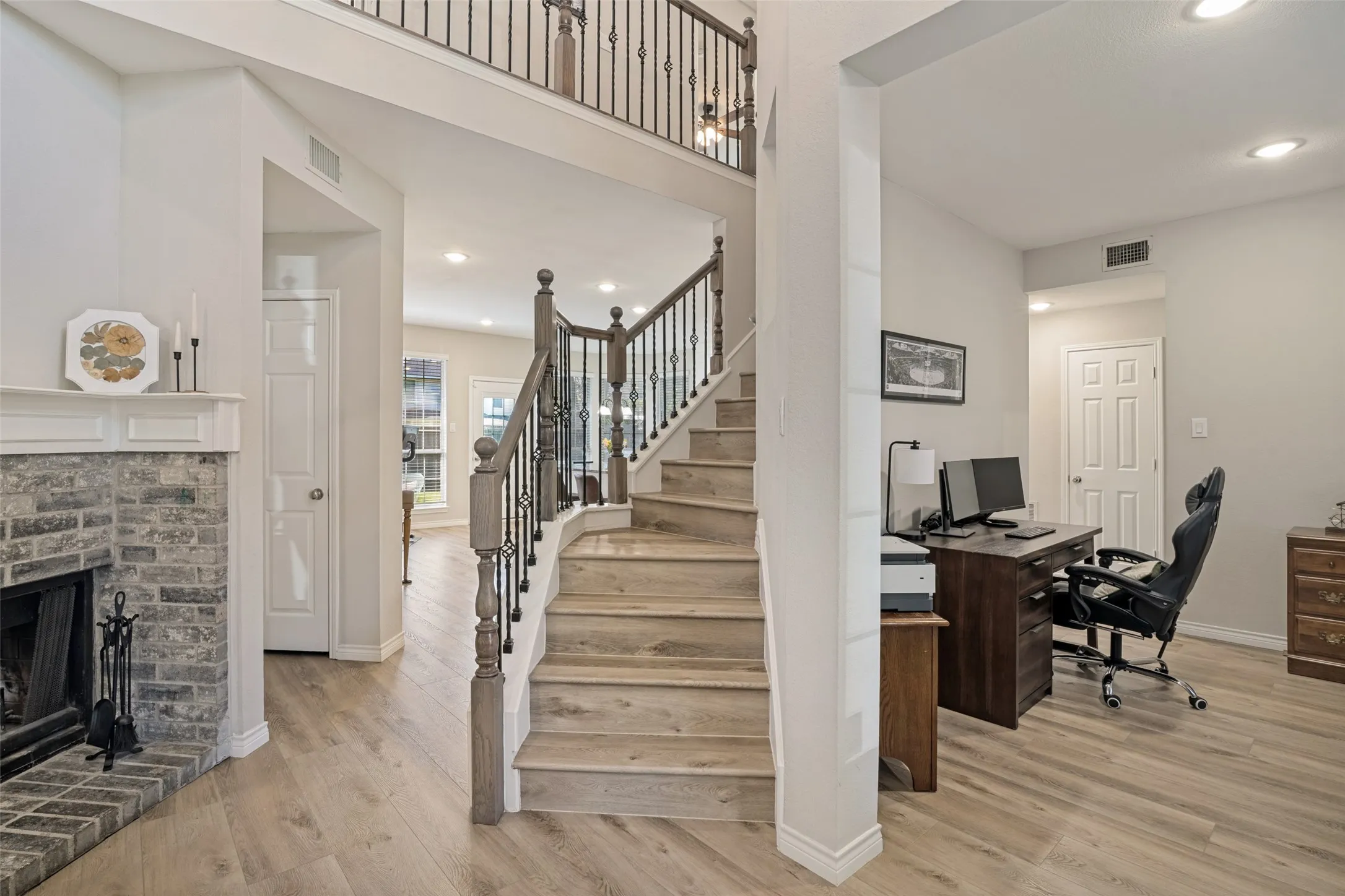 Single Family Residence For Sale in Dallas County , 2110 Carnation Court, Garland, Texas 75040, 3 Bedroom, 3 Bathroom, 2 Garage spaces, 1,984 Sqft, built in 1992, mls#21357816, Real Estate Agent in Garland, Homes For Sale in Dallas county, Homes For Sale in Garland, Realtor in Garland Texas, Real Estate Brokerage Independent Realty Texas, Luminita Cordes Realtor