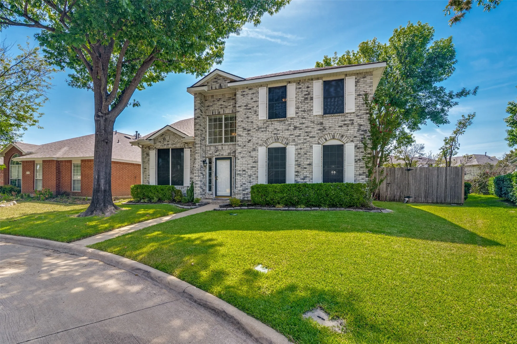 Single Family Residence For Sale in Dallas County , 2110 Carnation Court, Garland, Texas 75040, 3 Bedroom, 3 Bathroom, 2 Garage spaces, 1,984 Sqft, built in 1992, mls#21357816, Real Estate Agent in Garland, Homes For Sale in Dallas county, Homes For Sale in Garland, Realtor in Garland Texas, Real Estate Brokerage Independent Realty Texas, Luminita Cordes Realtor