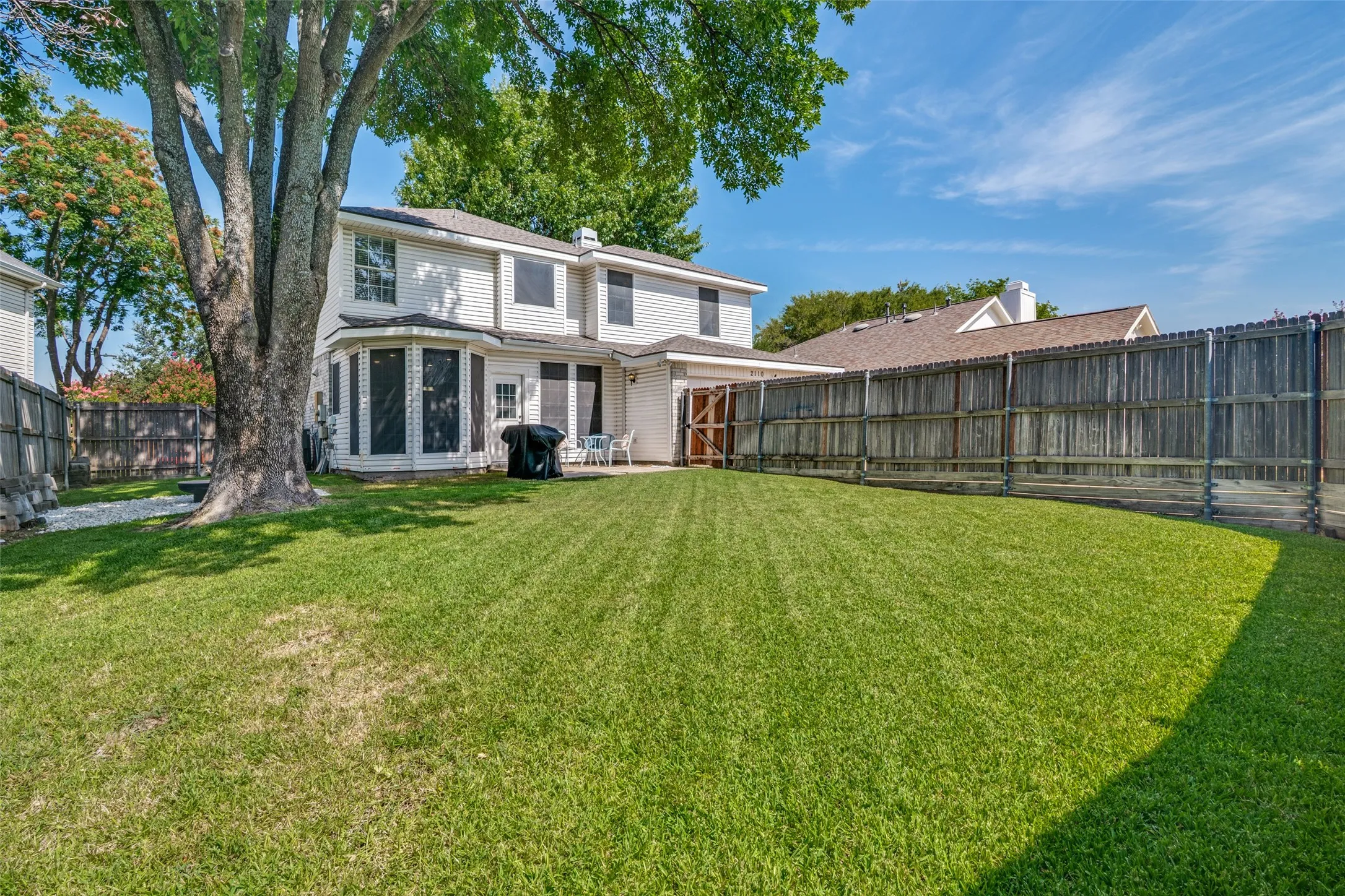 Single Family Residence For Sale in Dallas County , 2110 Carnation Court, Garland, Texas 75040, 3 Bedroom, 3 Bathroom, 2 Garage spaces, 1,984 Sqft, built in 1992, mls#21357816, Real Estate Agent in Garland, Homes For Sale in Dallas county, Homes For Sale in Garland, Realtor in Garland Texas, Real Estate Brokerage Independent Realty Texas, Luminita Cordes Realtor