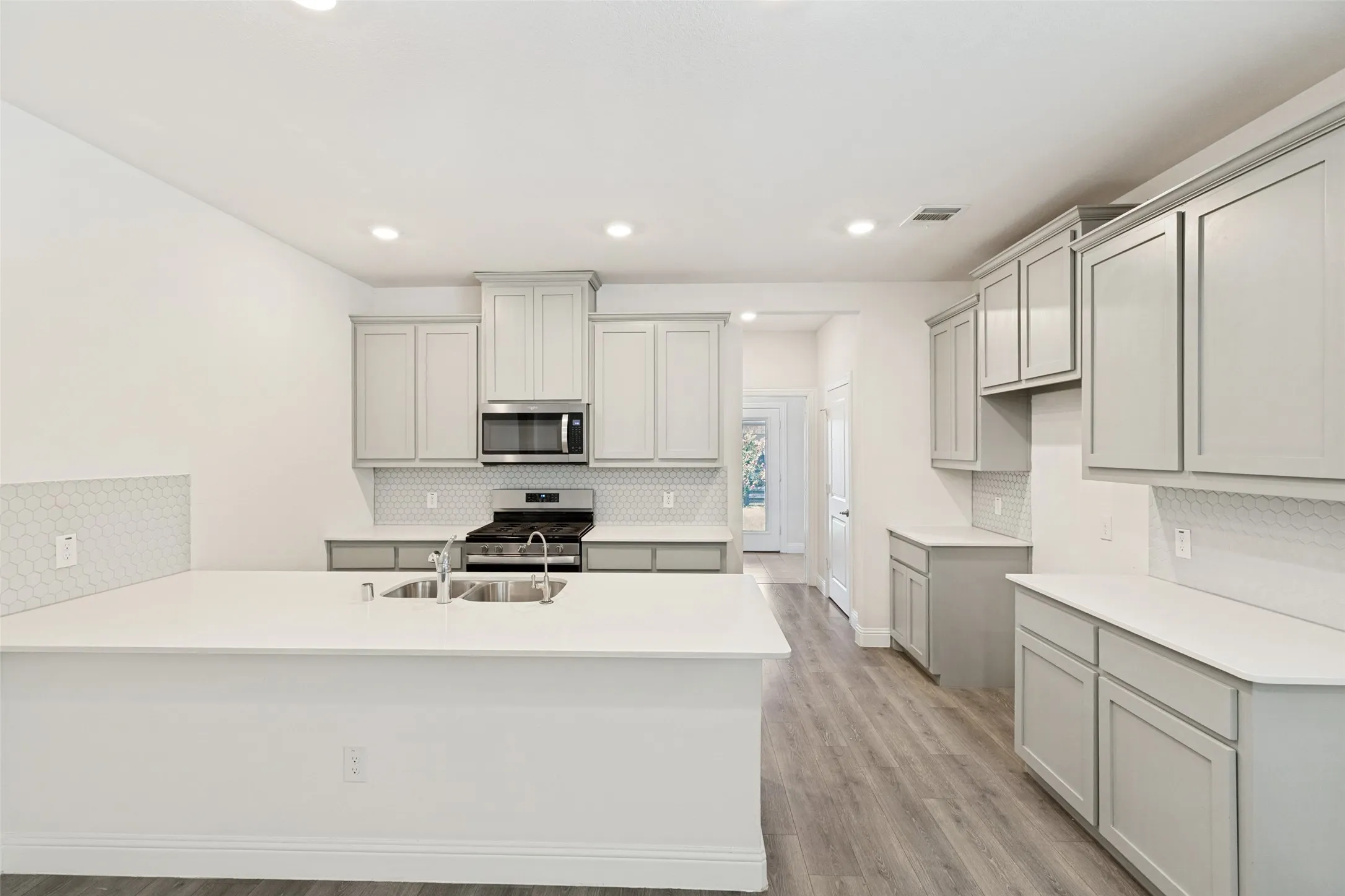 Single Family Residence For Rent in Denton County , 6024 Wildflower Way, Little Elm, Texas 76227, 3 Bedroom, 2 Bathroom, 2 Garage spaces, 1,584 Sqft, built in 2021, mls#21364157, Real Estate Agent in Little Elm, Homes For Rent in Denton county, Homes For Rent in Little Elm, Realtor in Little Elm Texas, Real Estate Brokerage Independent Realty Texas, Luminita Cordes Realtor