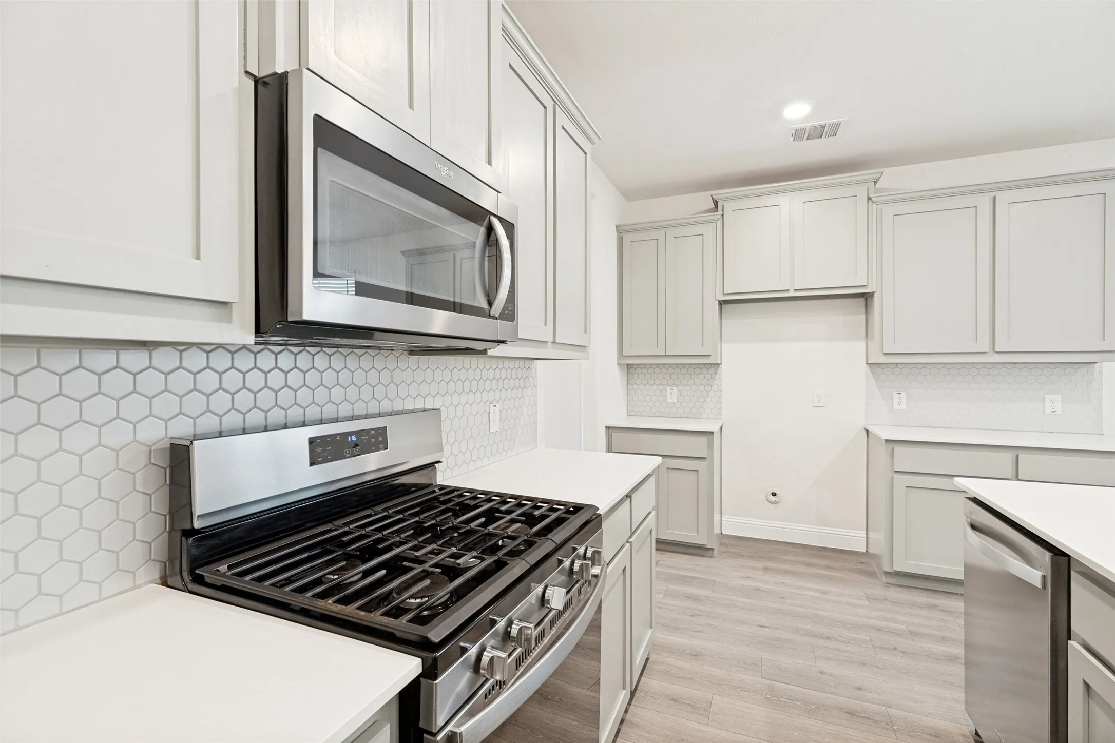 Single Family Residence For Rent in Denton County , 6024 Wildflower Way, Little Elm, Texas 76227, 3 Bedroom, 2 Bathroom, 2 Garage spaces, 1,584 Sqft, built in 2021, mls#21364157, Real Estate Agent in Little Elm, Homes For Rent in Denton county, Homes For Rent in Little Elm, Realtor in Little Elm Texas, Real Estate Brokerage Independent Realty Texas, Luminita Cordes Realtor