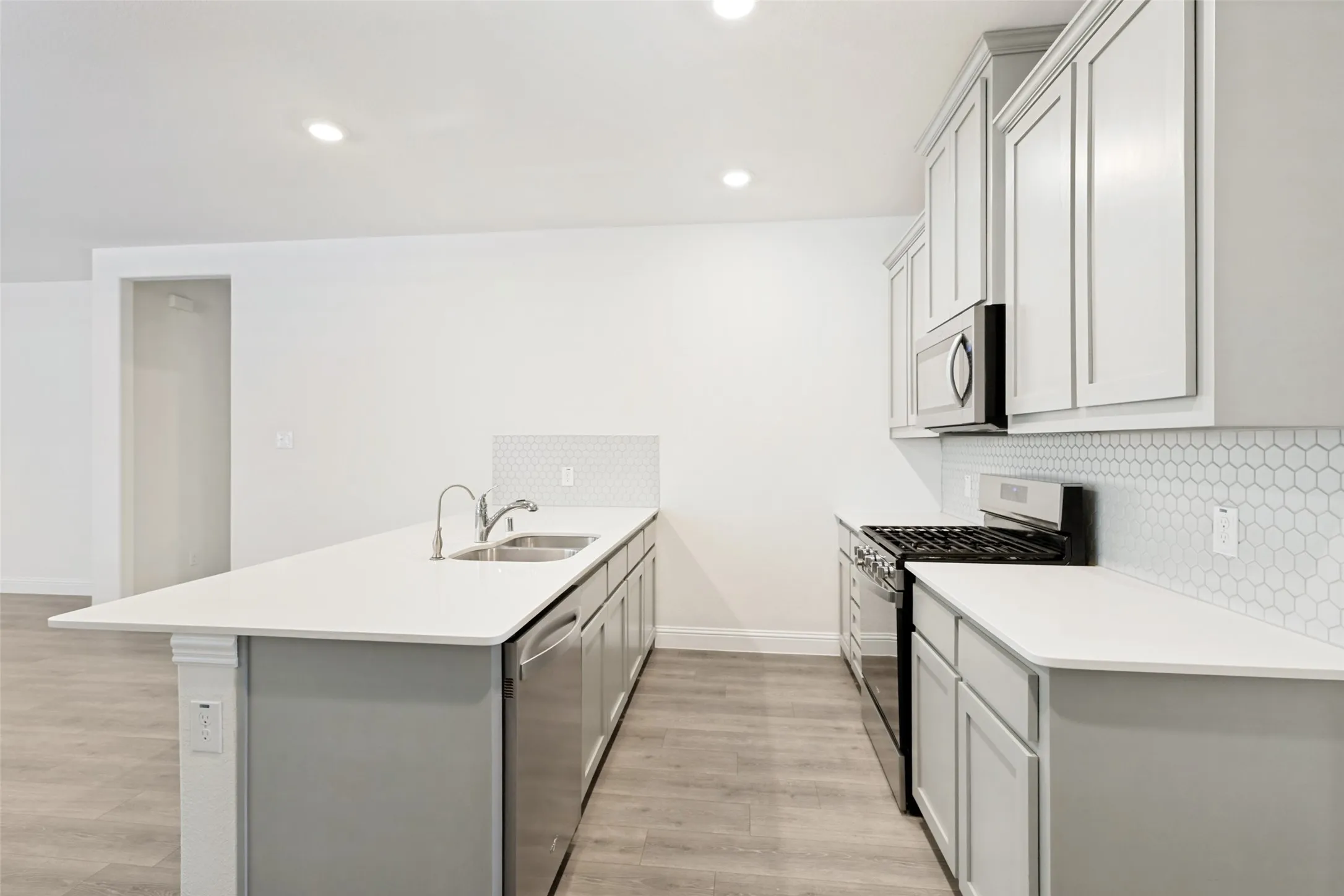 Single Family Residence For Rent in Denton County , 6024 Wildflower Way, Little Elm, Texas 76227, 3 Bedroom, 2 Bathroom, 2 Garage spaces, 1,584 Sqft, built in 2021, mls#21364157, Real Estate Agent in Little Elm, Homes For Rent in Denton county, Homes For Rent in Little Elm, Realtor in Little Elm Texas, Real Estate Brokerage Independent Realty Texas, Luminita Cordes Realtor