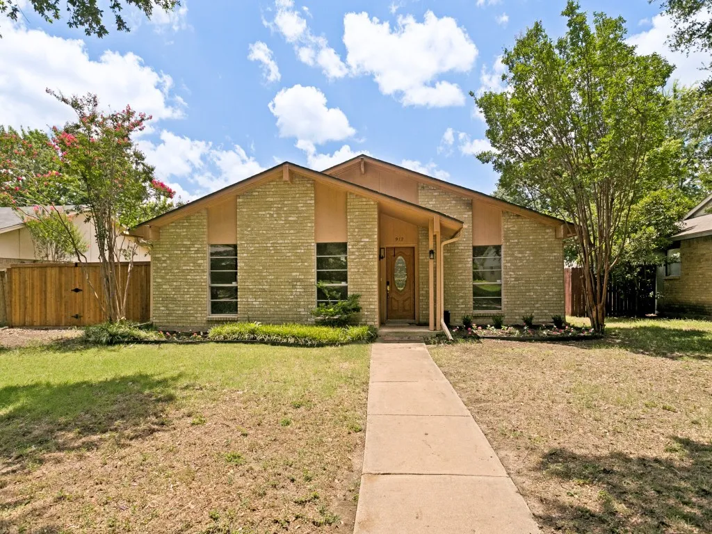 Single Family Residence For Sale in Collin County , 912 Whitehall Drive, Plano, Texas 75023, 3 Bedroom, 2 Bathroom, 2 Garage spaces, 1,764 Sqft, built in 1975, mls#21364150, Real Estate Agent in Plano, Homes For Sale in Collin county, Homes For Sale in Plano, Realtor in Plano Texas, Real Estate Brokerage Independent Realty Texas, Luminita Cordes Realtor