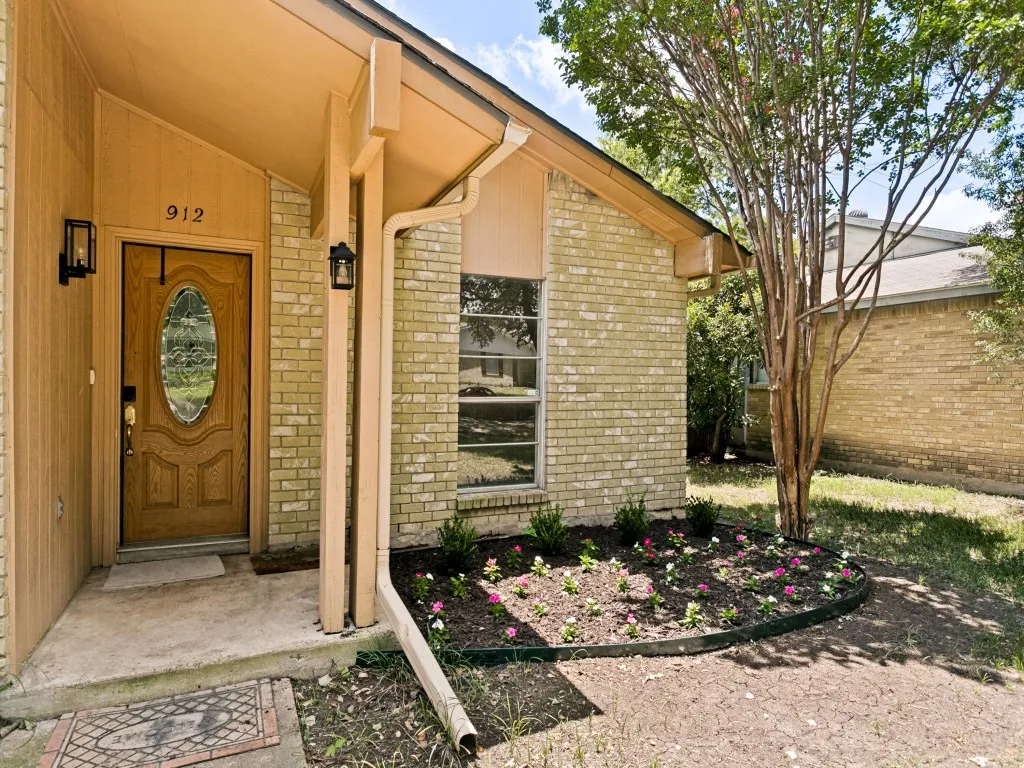 Single Family Residence For Sale in Collin County , 912 Whitehall Drive, Plano, Texas 75023, 3 Bedroom, 2 Bathroom, 2 Garage spaces, 1,764 Sqft, built in 1975, mls#21364150, Real Estate Agent in Plano, Homes For Sale in Collin county, Homes For Sale in Plano, Realtor in Plano Texas, Real Estate Brokerage Independent Realty Texas, Luminita Cordes Realtor