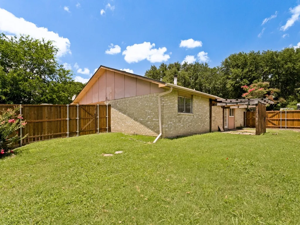 Single Family Residence For Sale in Collin County , 912 Whitehall Drive, Plano, Texas 75023, 3 Bedroom, 2 Bathroom, 2 Garage spaces, 1,764 Sqft, built in 1975, mls#21364150, Real Estate Agent in Plano, Homes For Sale in Collin county, Homes For Sale in Plano, Realtor in Plano Texas, Real Estate Brokerage Independent Realty Texas, Luminita Cordes Realtor