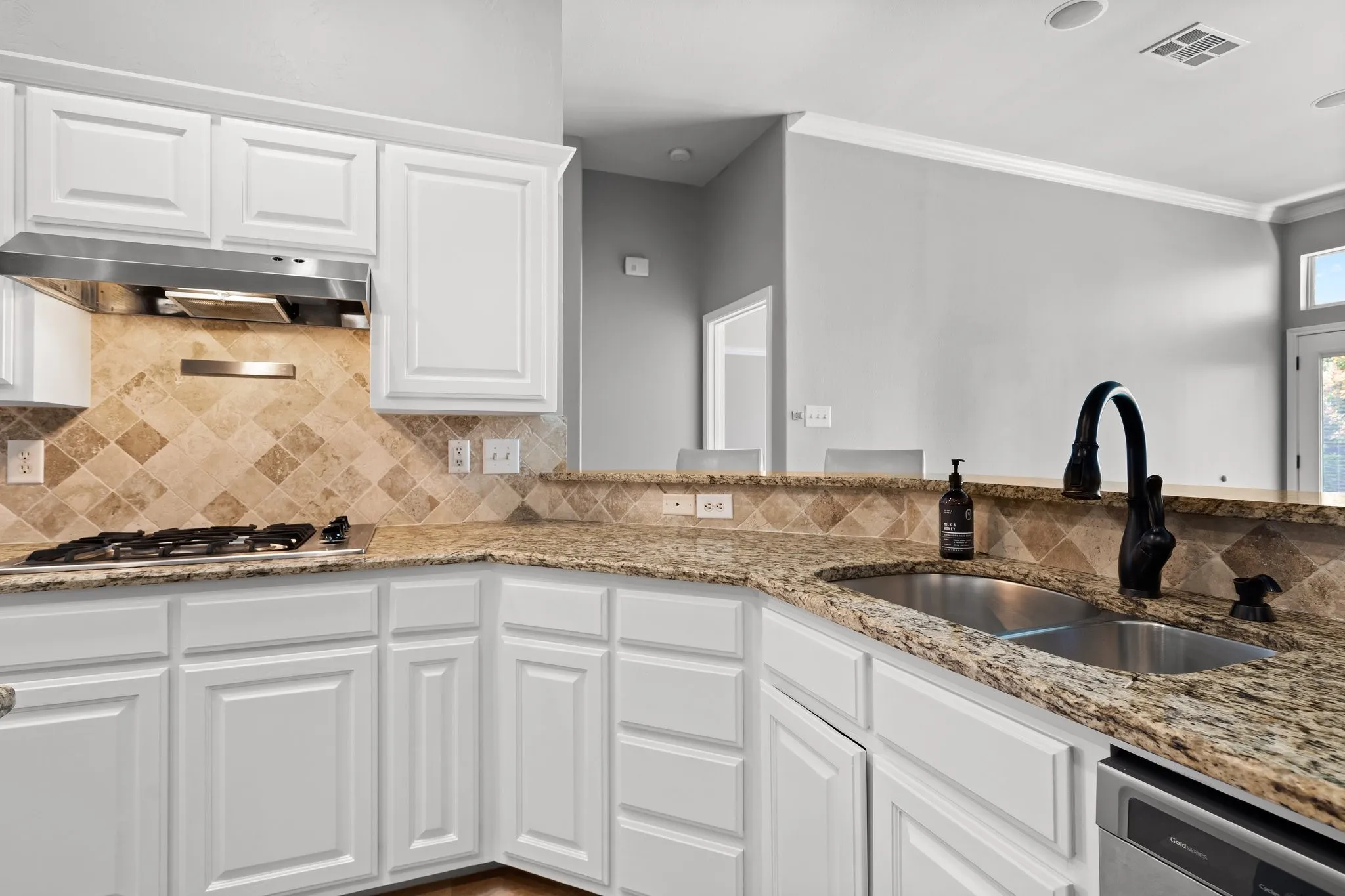 Single Family Residence For Rent in Denton County , 1601 Crabapple Lane, Flower Mound, Texas 75028, 3 Bedroom, 2 Bathroom, 2 Garage spaces, 2,023 Sqft, built in 1997, mls#21365987, Real Estate Agent in Flower Mound, Homes For Rent in Denton county, Homes For Rent in Flower Mound, Realtor in Flower Mound Texas, Real Estate Brokerage Independent Realty Texas, Luminita Cordes Realtor