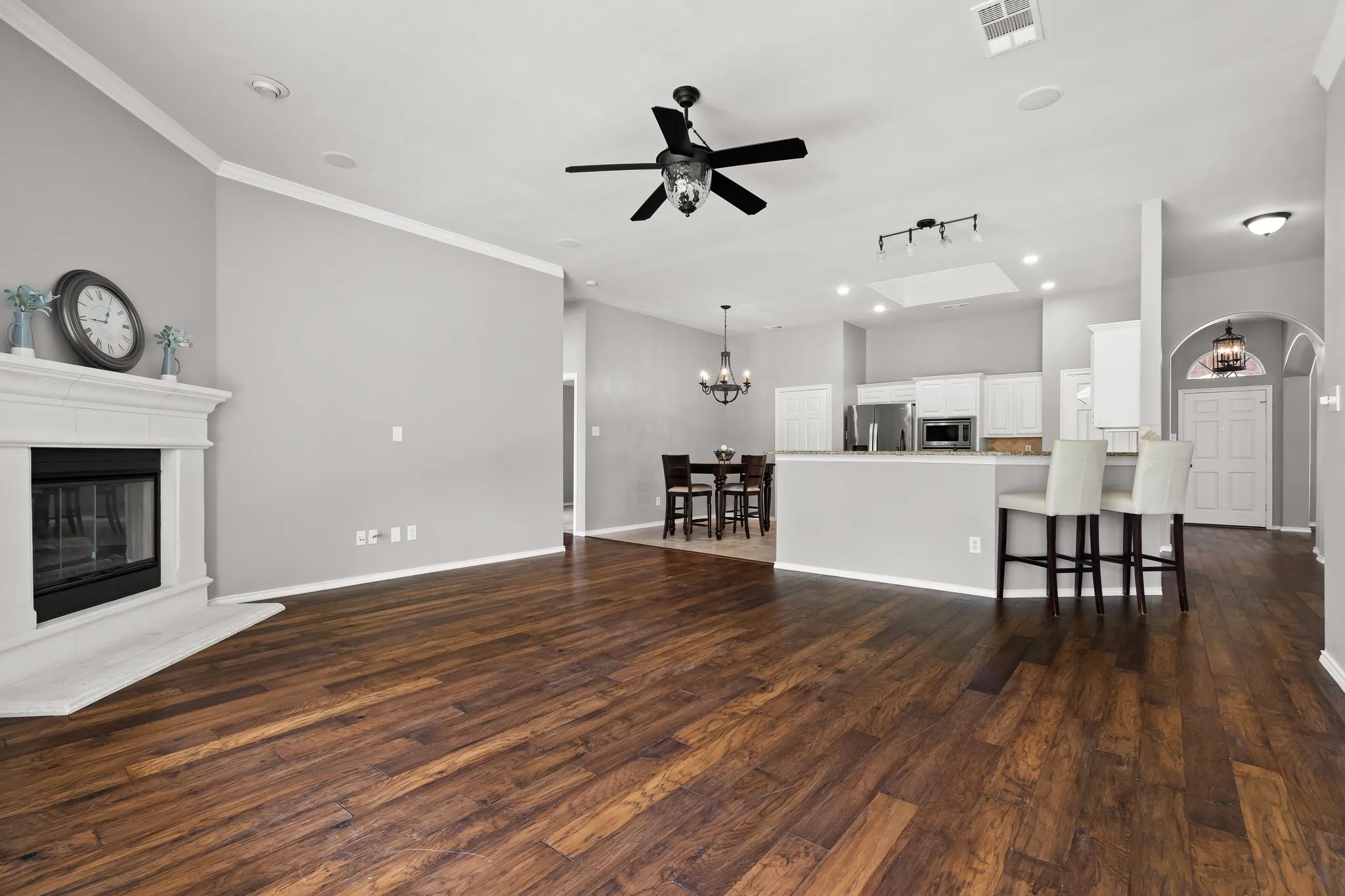 Single Family Residence For Rent in Denton County , 1601 Crabapple Lane, Flower Mound, Texas 75028, 3 Bedroom, 2 Bathroom, 2 Garage spaces, 2,023 Sqft, built in 1997, mls#21365987, Real Estate Agent in Flower Mound, Homes For Rent in Denton county, Homes For Rent in Flower Mound, Realtor in Flower Mound Texas, Real Estate Brokerage Independent Realty Texas, Luminita Cordes Realtor