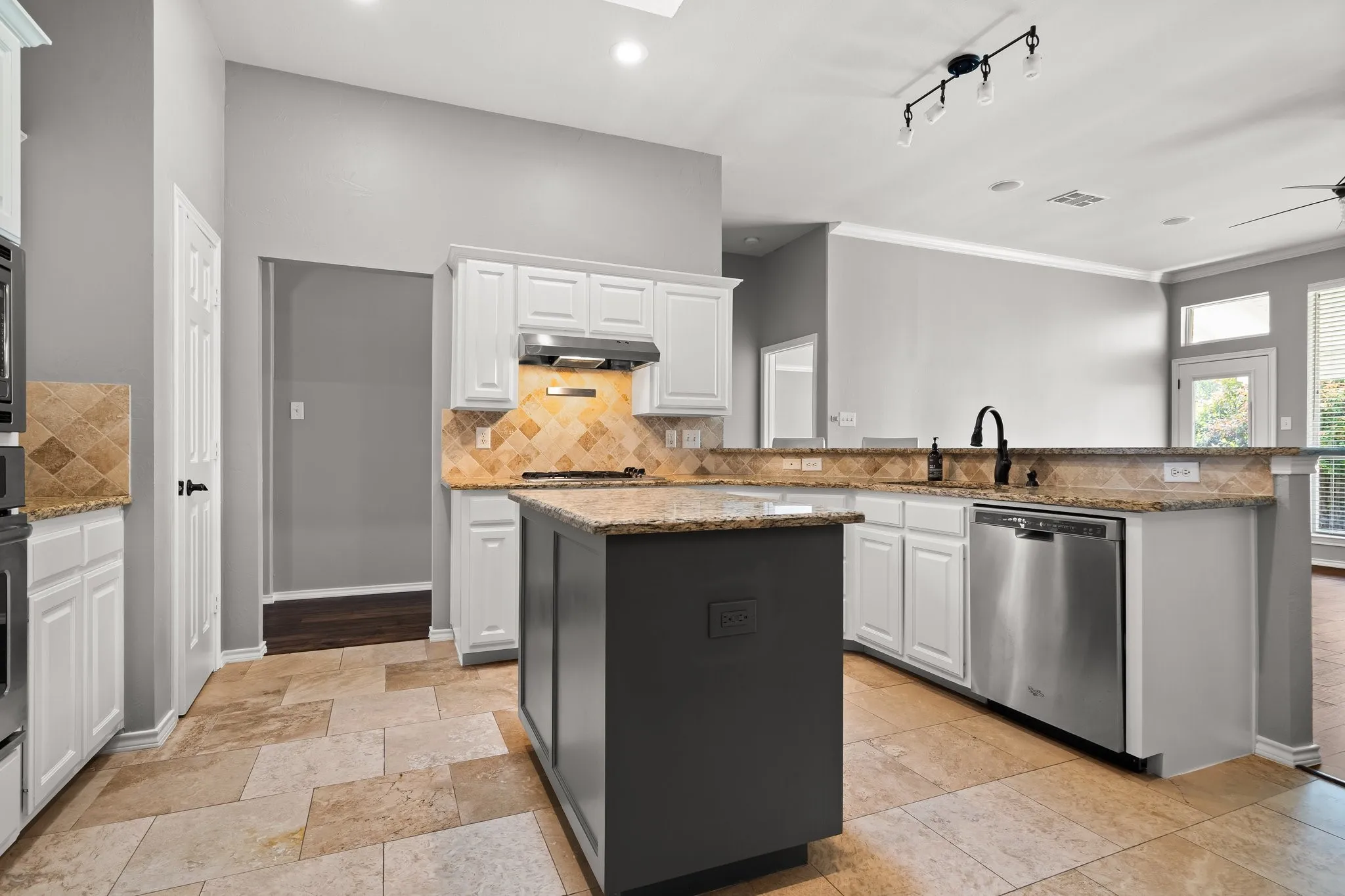 Single Family Residence For Rent in Denton County , 1601 Crabapple Lane, Flower Mound, Texas 75028, 3 Bedroom, 2 Bathroom, 2 Garage spaces, 2,023 Sqft, built in 1997, mls#21365987, Real Estate Agent in Flower Mound, Homes For Rent in Denton county, Homes For Rent in Flower Mound, Realtor in Flower Mound Texas, Real Estate Brokerage Independent Realty Texas, Luminita Cordes Realtor
