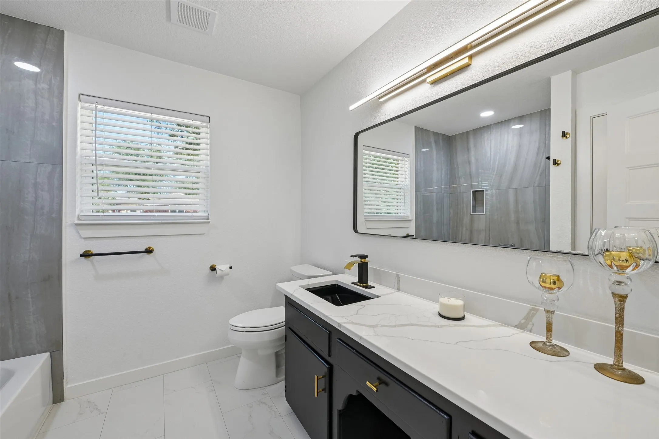 Single Family Residence For Sale in Tarrant County , 401 Vine Street, Euless, Texas 76040, 3 Bedroom, 2 Bathroom, 2 Garage spaces, 1,443 Sqft, built in 1958, mls#21363815, Real Estate Agent in Euless, Homes For Sale in Tarrant county, Homes For Sale in Euless, Realtor in Euless Texas, Real Estate Brokerage Independent Realty Texas, Luminita Cordes Realtor