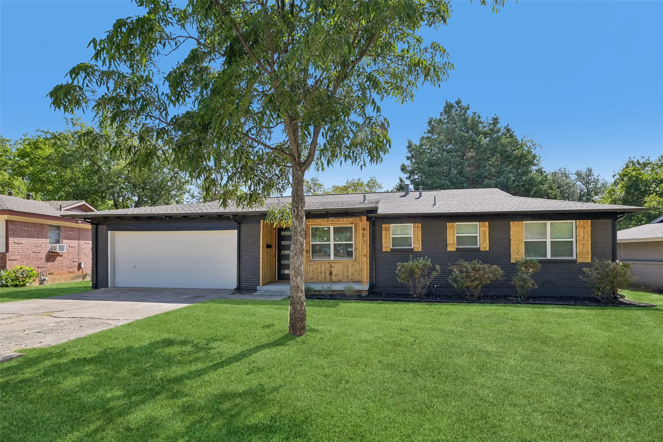Single Family Residence For Sale in Tarrant County , 401 Vine Street, Euless, Texas 76040, 3 Bedroom, 2 Bathroom, 2 Garage spaces, 1,443 Sqft, built in 1958, mls#21363815, Real Estate Agent in Euless, Homes For Sale in Tarrant county, Homes For Sale in Euless, Realtor in Euless Texas, Real Estate Brokerage Independent Realty Texas, Luminita Cordes Realtor