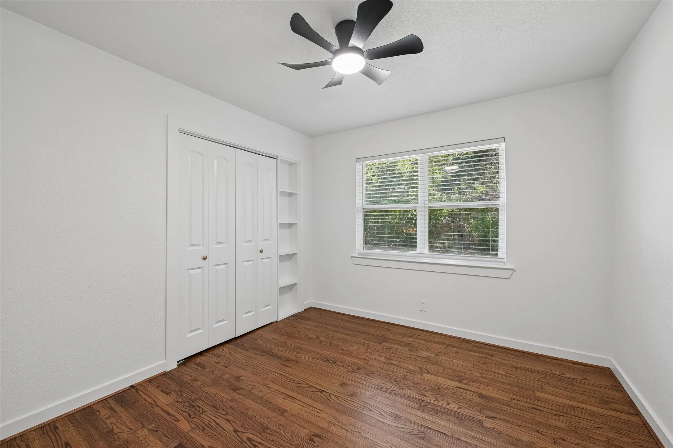 Single Family Residence For Sale in Tarrant County , 401 Vine Street, Euless, Texas 76040, 3 Bedroom, 2 Bathroom, 2 Garage spaces, 1,443 Sqft, built in 1958, mls#21363815, Real Estate Agent in Euless, Homes For Sale in Tarrant county, Homes For Sale in Euless, Realtor in Euless Texas, Real Estate Brokerage Independent Realty Texas, Luminita Cordes Realtor