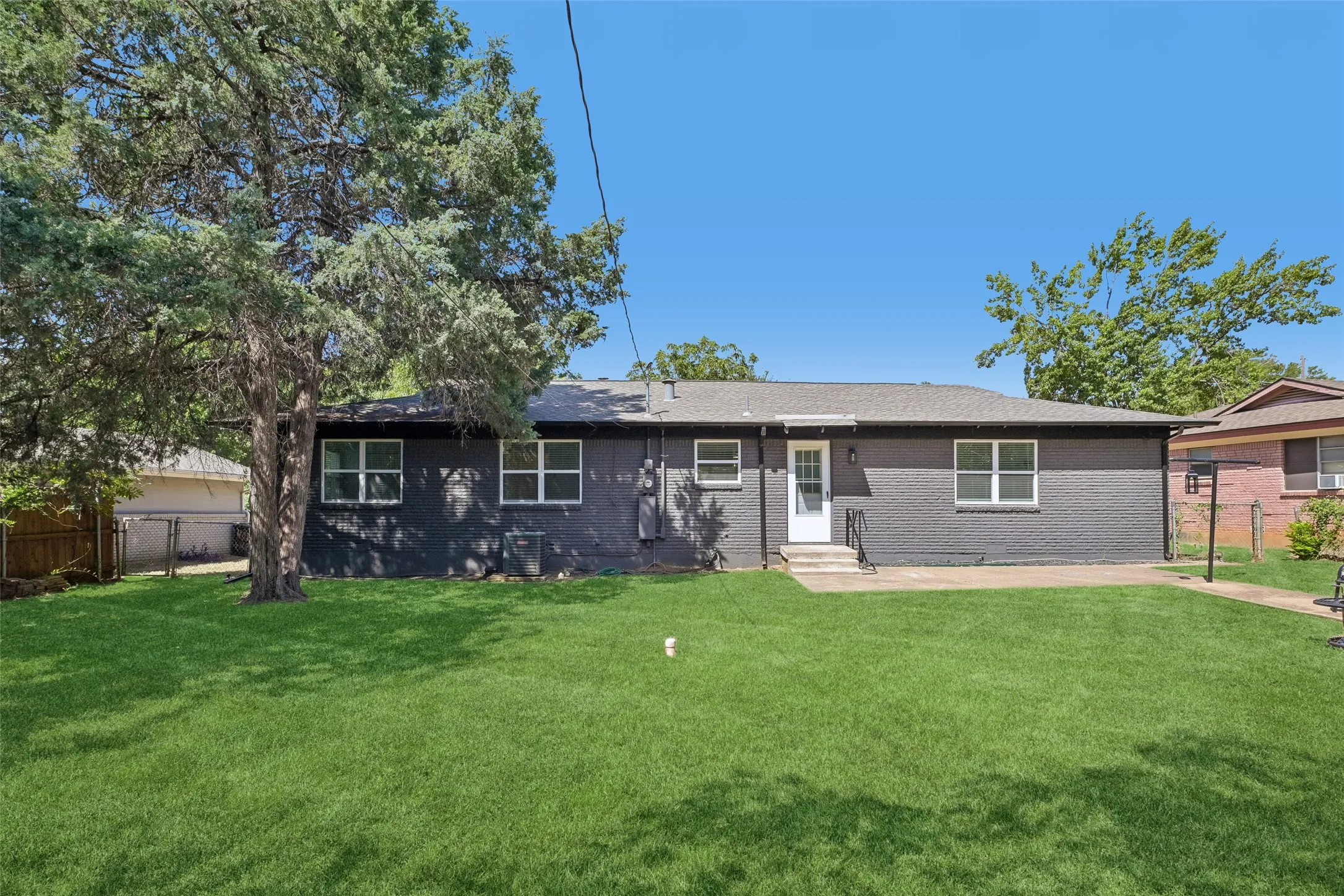 Single Family Residence For Sale in Tarrant County , 401 Vine Street, Euless, Texas 76040, 3 Bedroom, 2 Bathroom, 2 Garage spaces, 1,443 Sqft, built in 1958, mls#21363815, Real Estate Agent in Euless, Homes For Sale in Tarrant county, Homes For Sale in Euless, Realtor in Euless Texas, Real Estate Brokerage Independent Realty Texas, Luminita Cordes Realtor