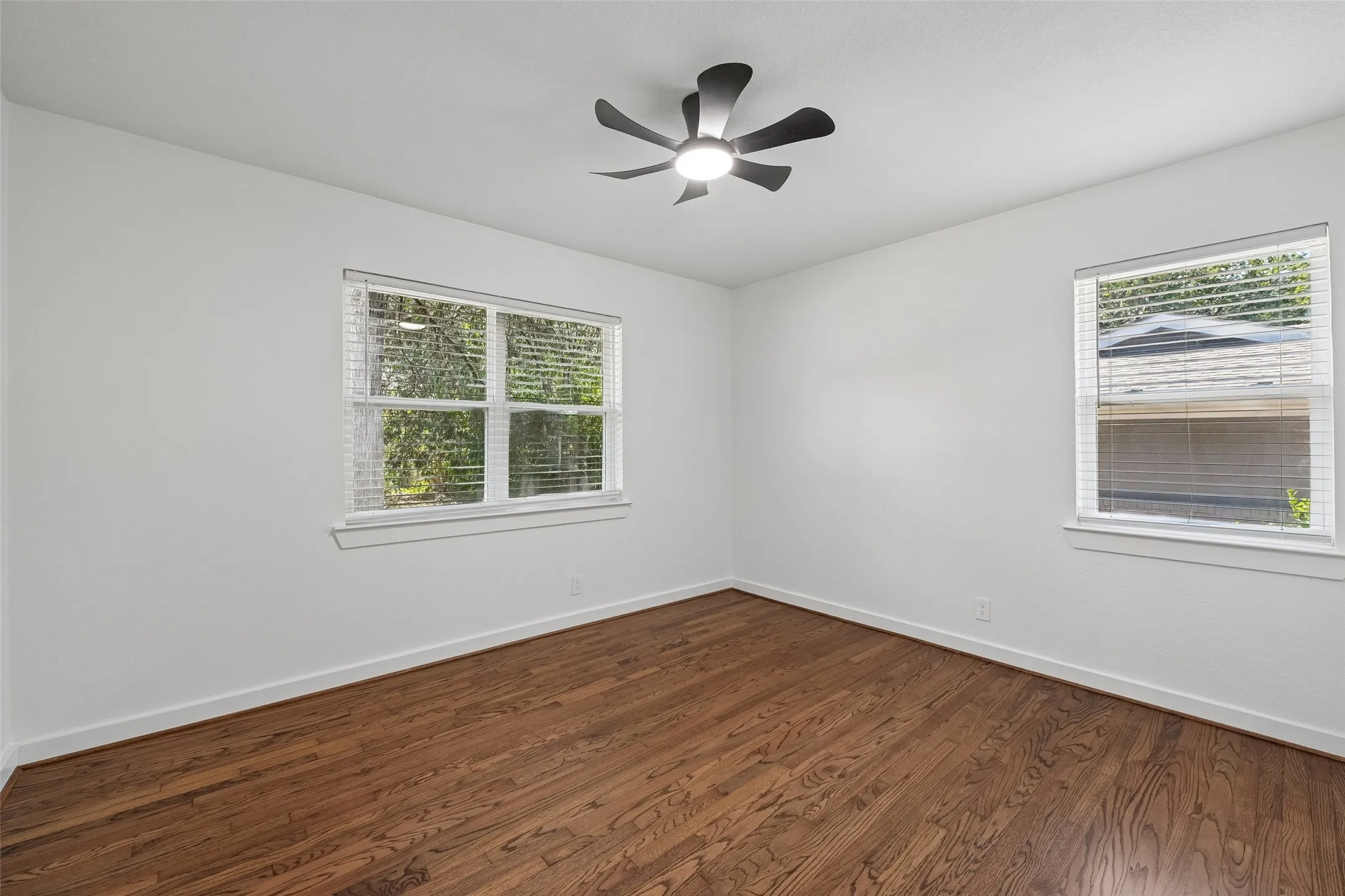 Single Family Residence For Sale in Tarrant County , 401 Vine Street, Euless, Texas 76040, 3 Bedroom, 2 Bathroom, 2 Garage spaces, 1,443 Sqft, built in 1958, mls#21363815, Real Estate Agent in Euless, Homes For Sale in Tarrant county, Homes For Sale in Euless, Realtor in Euless Texas, Real Estate Brokerage Independent Realty Texas, Luminita Cordes Realtor