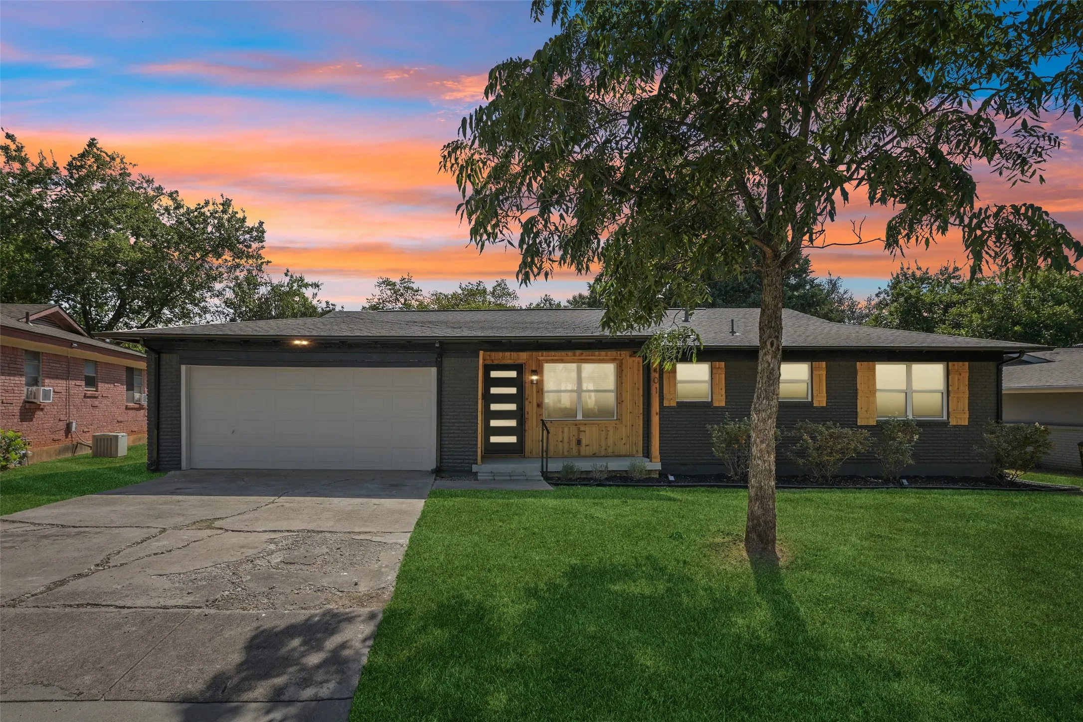 Single Family Residence For Sale in Tarrant County , 401 Vine Street, Euless, Texas 76040, 3 Bedroom, 2 Bathroom, 2 Garage spaces, 1,443 Sqft, built in 1958, mls#21363815, Real Estate Agent in Euless, Homes For Sale in Tarrant county, Homes For Sale in Euless, Realtor in Euless Texas, Real Estate Brokerage Independent Realty Texas, Luminita Cordes Realtor