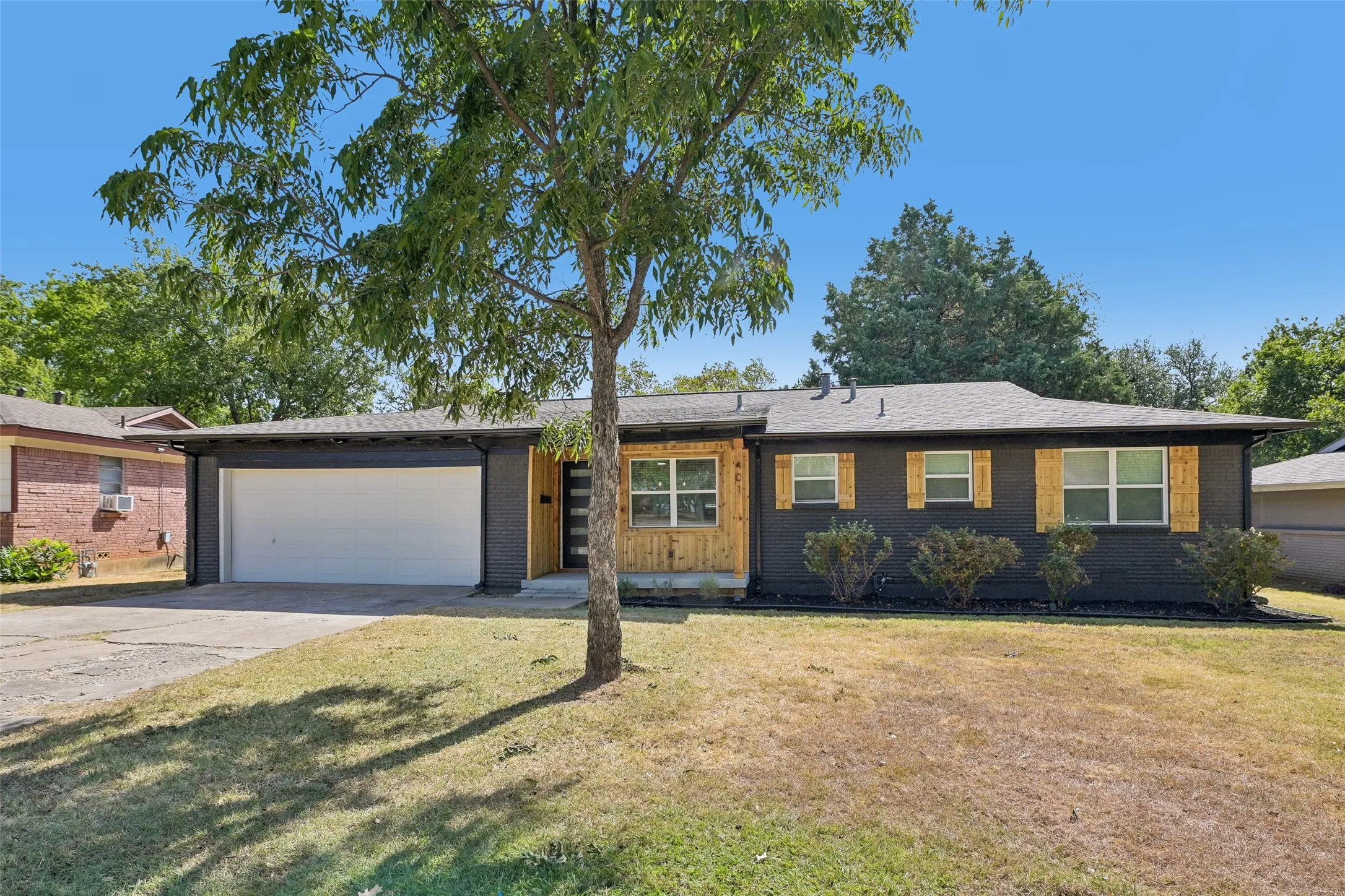 Single Family Residence For Sale in Tarrant County , 401 Vine Street, Euless, Texas 76040, 3 Bedroom, 2 Bathroom, 2 Garage spaces, 1,443 Sqft, built in 1958, mls#21363815, Real Estate Agent in Euless, Homes For Sale in Tarrant county, Homes For Sale in Euless, Realtor in Euless Texas, Real Estate Brokerage Independent Realty Texas, Luminita Cordes Realtor