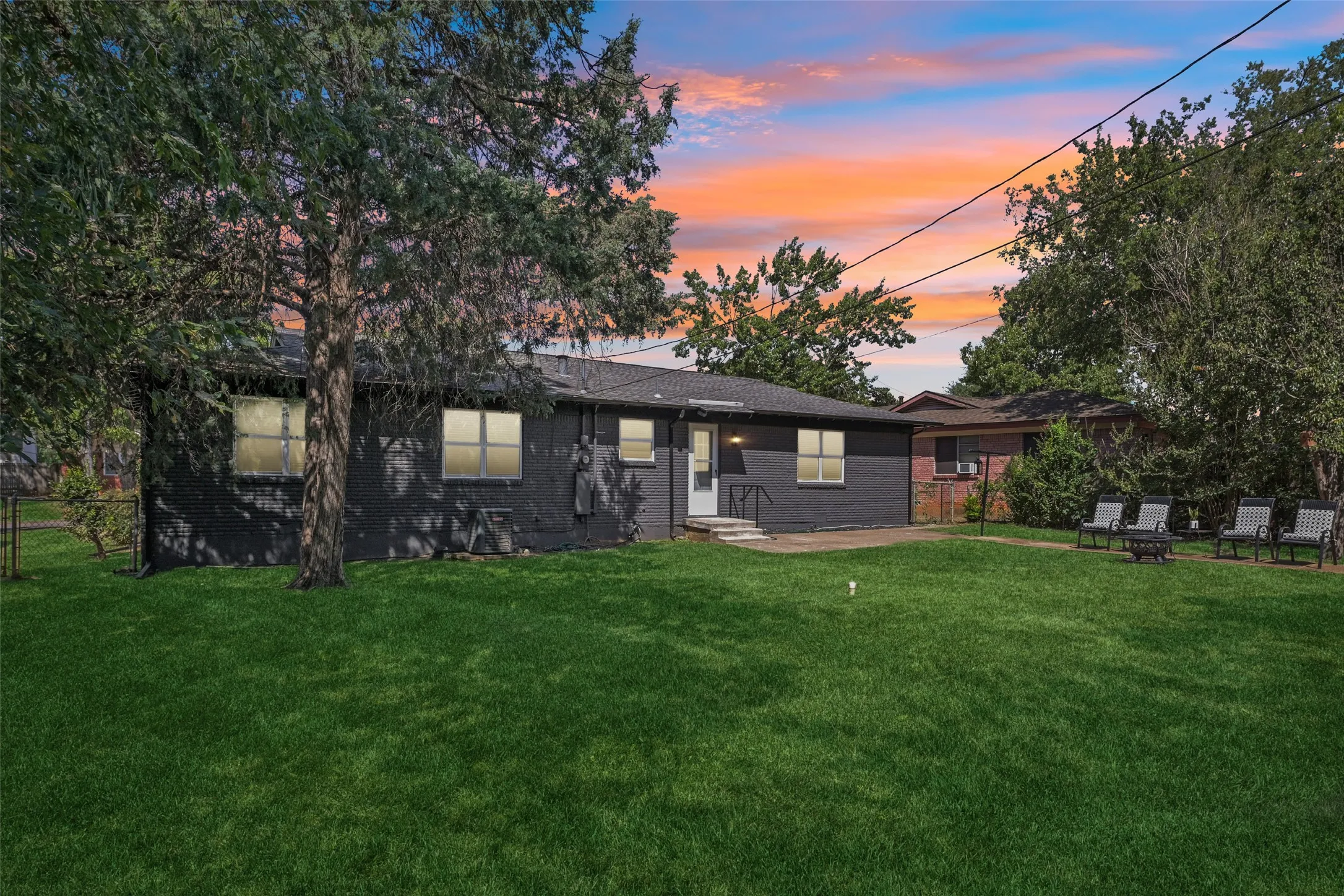 Single Family Residence For Sale in Tarrant County , 401 Vine Street, Euless, Texas 76040, 3 Bedroom, 2 Bathroom, 2 Garage spaces, 1,443 Sqft, built in 1958, mls#21363815, Real Estate Agent in Euless, Homes For Sale in Tarrant county, Homes For Sale in Euless, Realtor in Euless Texas, Real Estate Brokerage Independent Realty Texas, Luminita Cordes Realtor