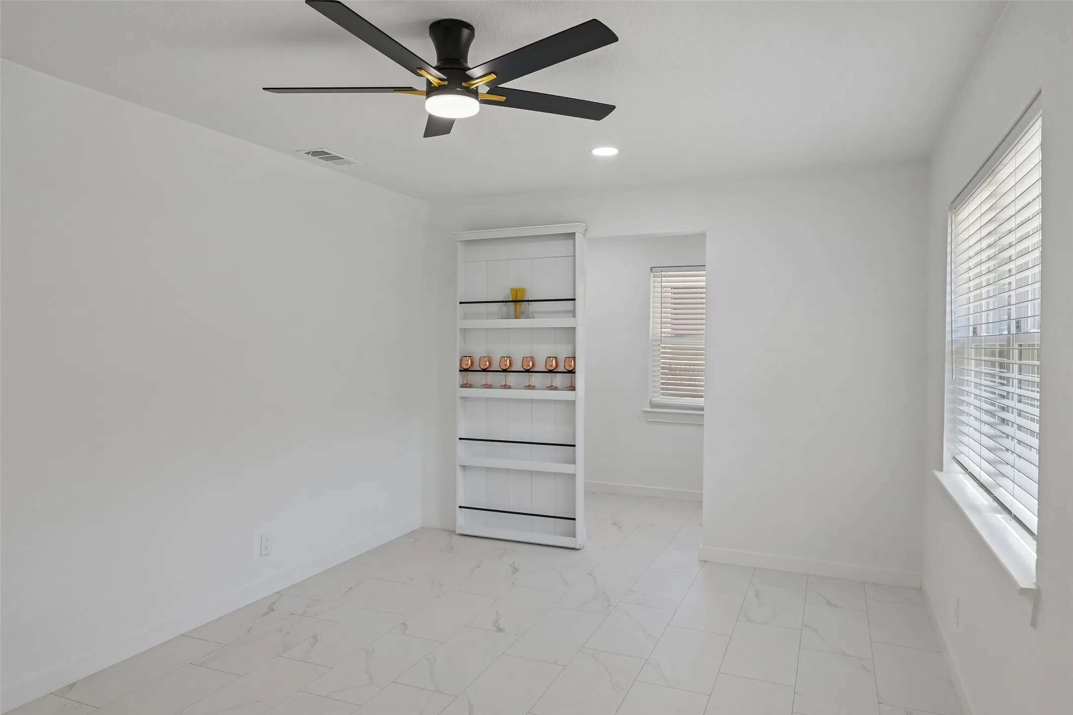 Single Family Residence For Sale in Tarrant County , 401 Vine Street, Euless, Texas 76040, 3 Bedroom, 2 Bathroom, 2 Garage spaces, 1,443 Sqft, built in 1958, mls#21363815, Real Estate Agent in Euless, Homes For Sale in Tarrant county, Homes For Sale in Euless, Realtor in Euless Texas, Real Estate Brokerage Independent Realty Texas, Luminita Cordes Realtor
