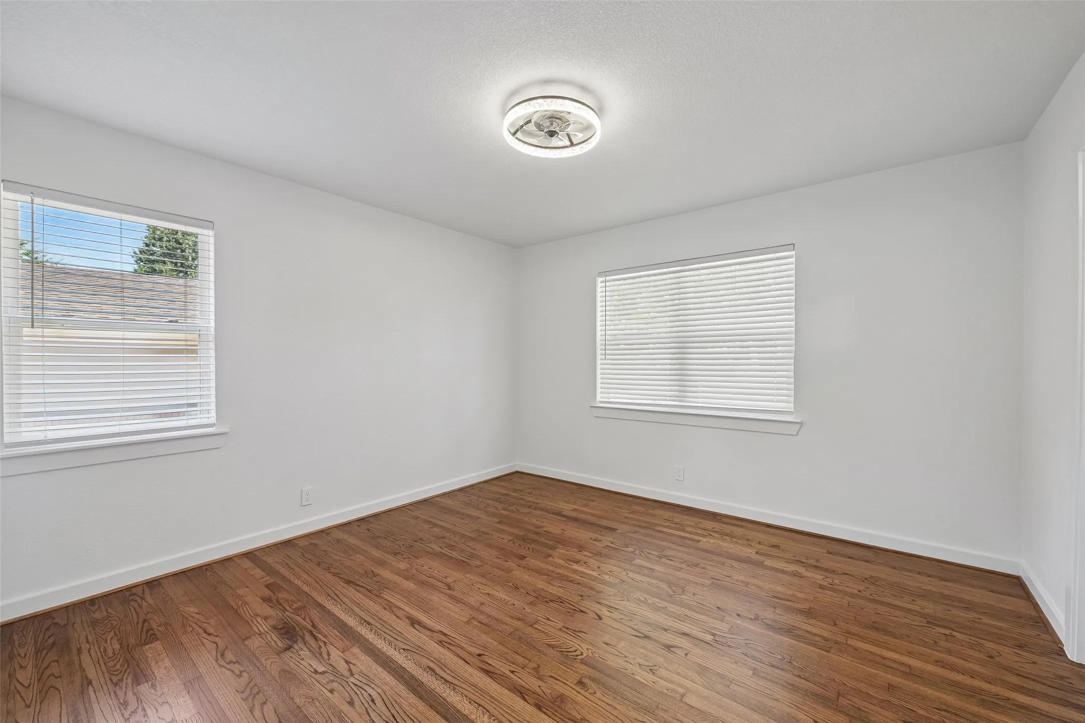 Single Family Residence For Sale in Tarrant County , 401 Vine Street, Euless, Texas 76040, 3 Bedroom, 2 Bathroom, 2 Garage spaces, 1,443 Sqft, built in 1958, mls#21363815, Real Estate Agent in Euless, Homes For Sale in Tarrant county, Homes For Sale in Euless, Realtor in Euless Texas, Real Estate Brokerage Independent Realty Texas, Luminita Cordes Realtor