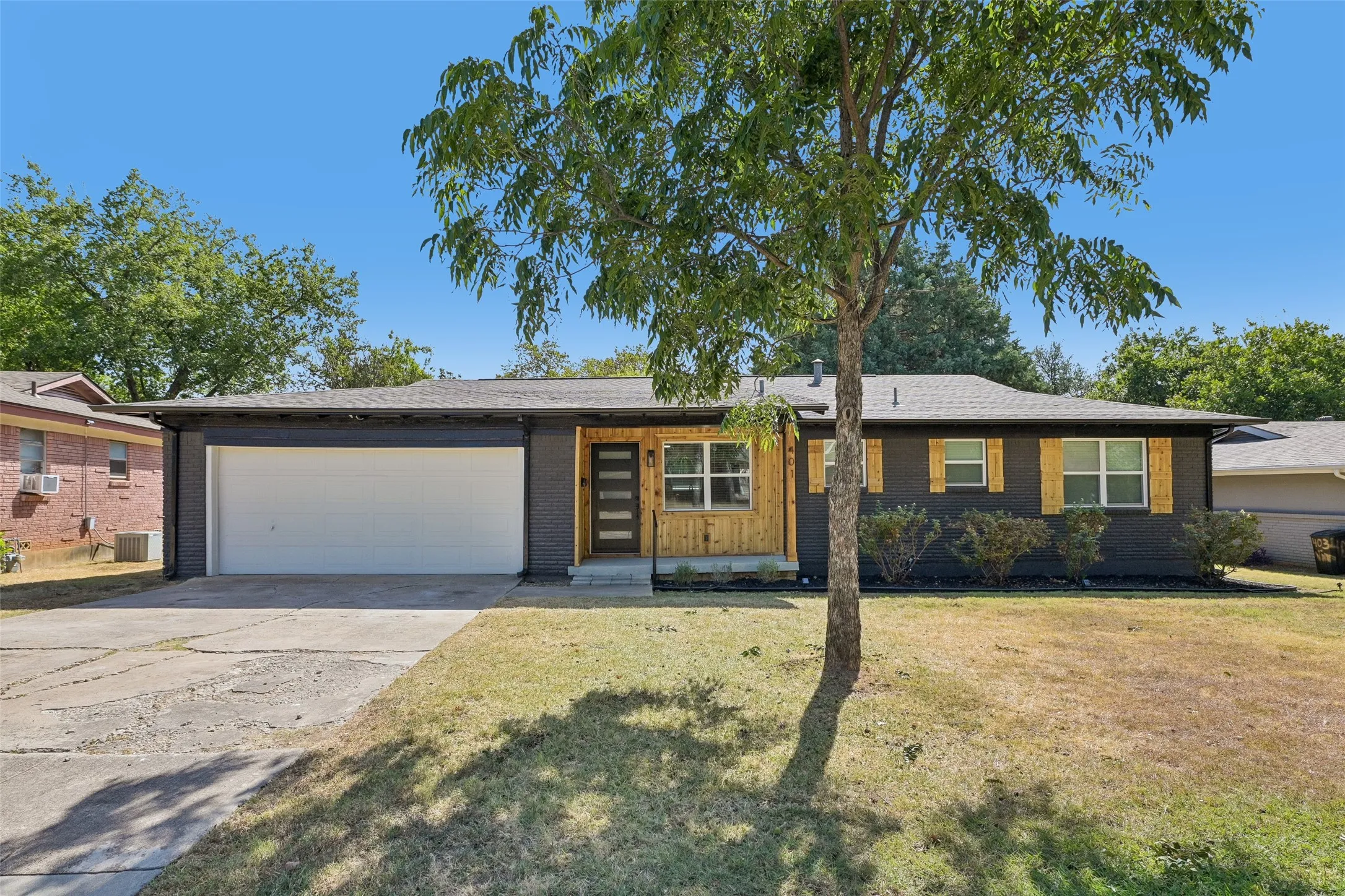 Single Family Residence For Sale in Tarrant County , 401 Vine Street, Euless, Texas 76040, 3 Bedroom, 2 Bathroom, 2 Garage spaces, 1,443 Sqft, built in 1958, mls#21363815, Real Estate Agent in Euless, Homes For Sale in Tarrant county, Homes For Sale in Euless, Realtor in Euless Texas, Real Estate Brokerage Independent Realty Texas, Luminita Cordes Realtor