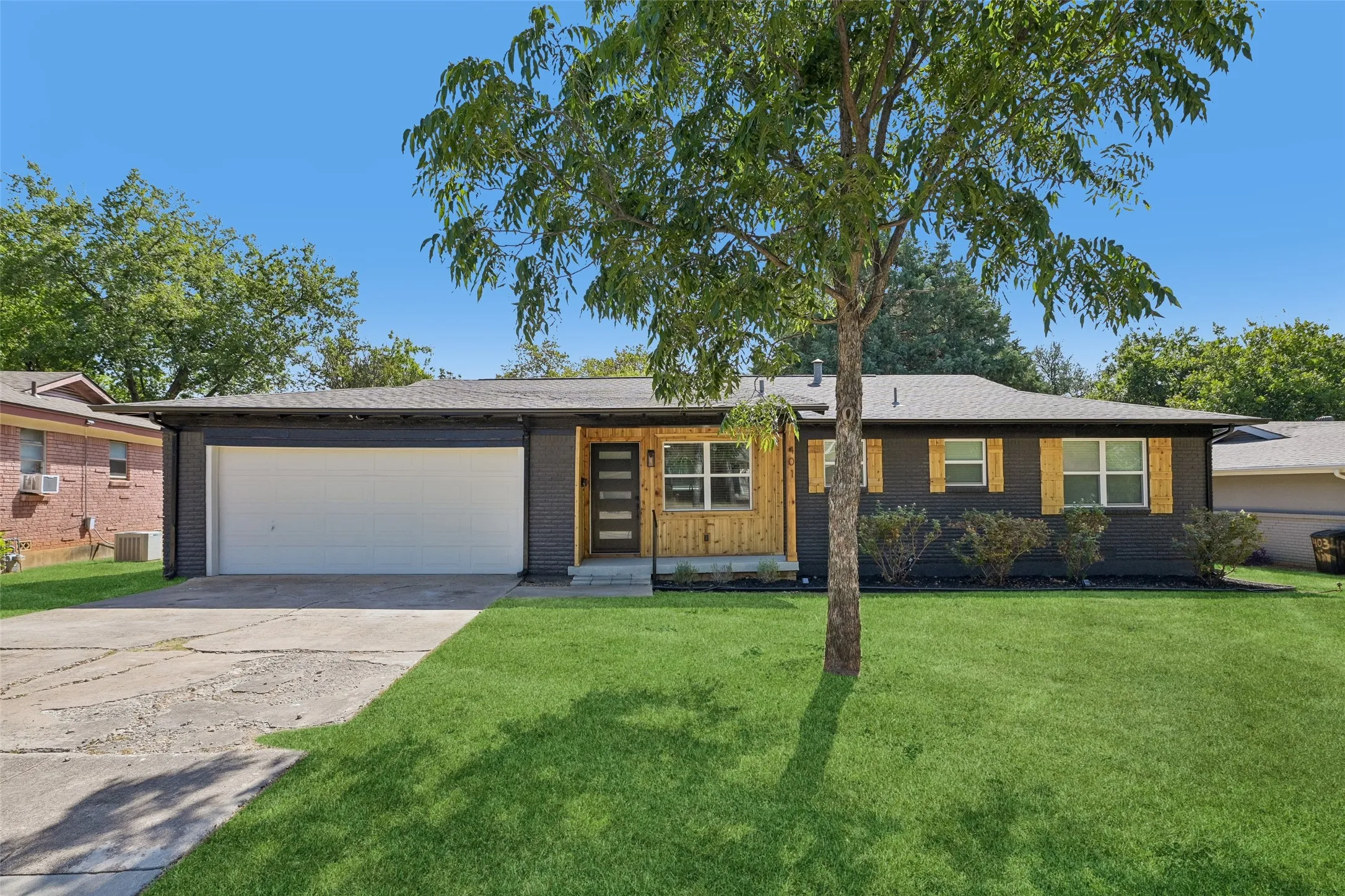 Single Family Residence For Sale in Tarrant County , 401 Vine Street, Euless, Texas 76040, 3 Bedroom, 2 Bathroom, 2 Garage spaces, 1,443 Sqft, built in 1958, mls#21363815, Real Estate Agent in Euless, Homes For Sale in Tarrant county, Homes For Sale in Euless, Realtor in Euless Texas, Real Estate Brokerage Independent Realty Texas, Luminita Cordes Realtor