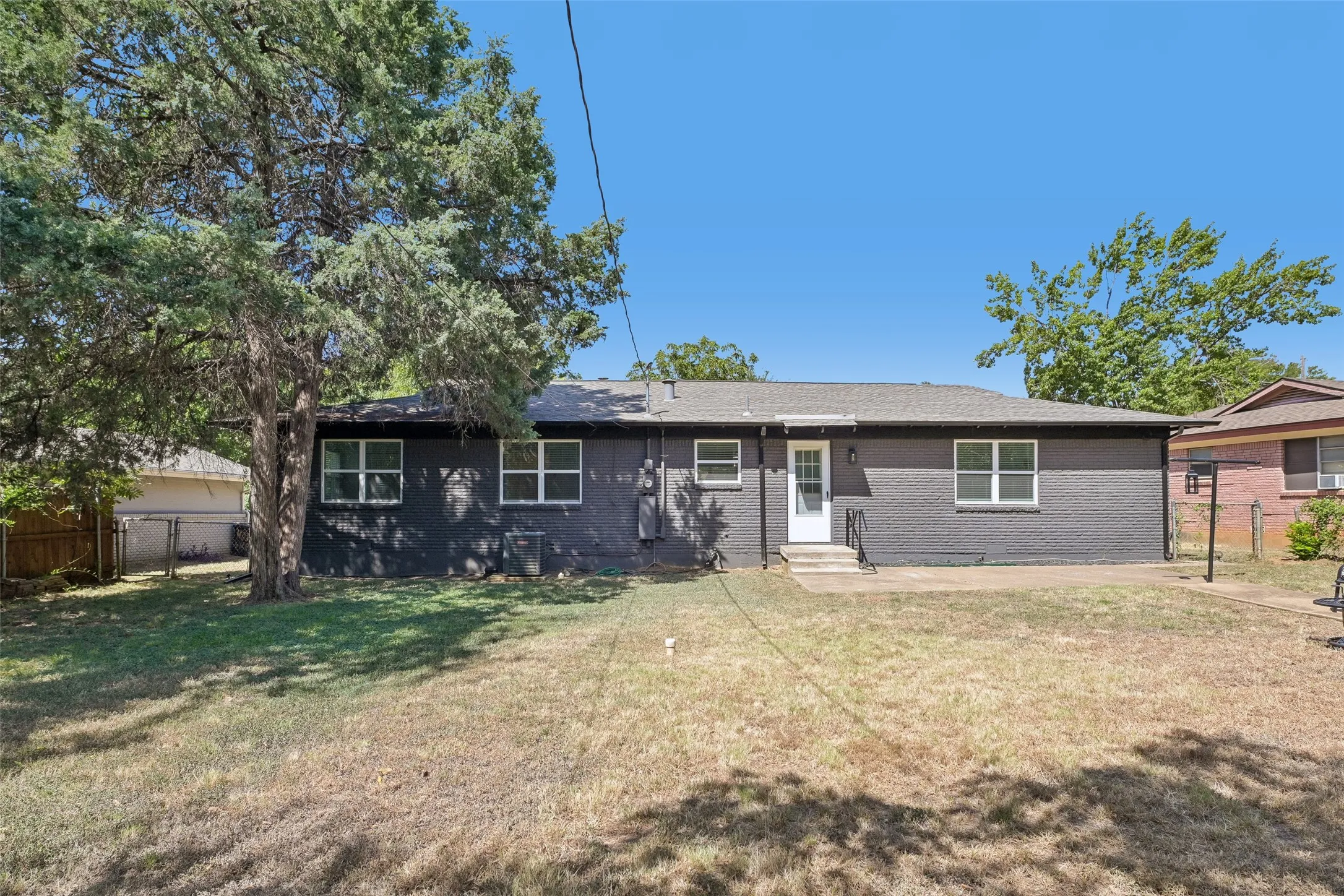 Single Family Residence For Sale in Tarrant County , 401 Vine Street, Euless, Texas 76040, 3 Bedroom, 2 Bathroom, 2 Garage spaces, 1,443 Sqft, built in 1958, mls#21363815, Real Estate Agent in Euless, Homes For Sale in Tarrant county, Homes For Sale in Euless, Realtor in Euless Texas, Real Estate Brokerage Independent Realty Texas, Luminita Cordes Realtor