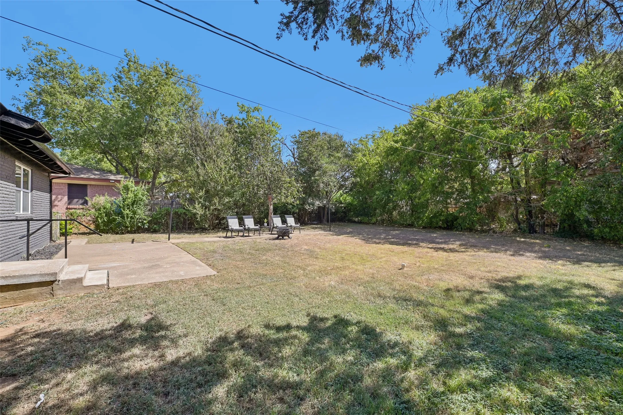 Single Family Residence For Sale in Tarrant County , 401 Vine Street, Euless, Texas 76040, 3 Bedroom, 2 Bathroom, 2 Garage spaces, 1,443 Sqft, built in 1958, mls#21363815, Real Estate Agent in Euless, Homes For Sale in Tarrant county, Homes For Sale in Euless, Realtor in Euless Texas, Real Estate Brokerage Independent Realty Texas, Luminita Cordes Realtor