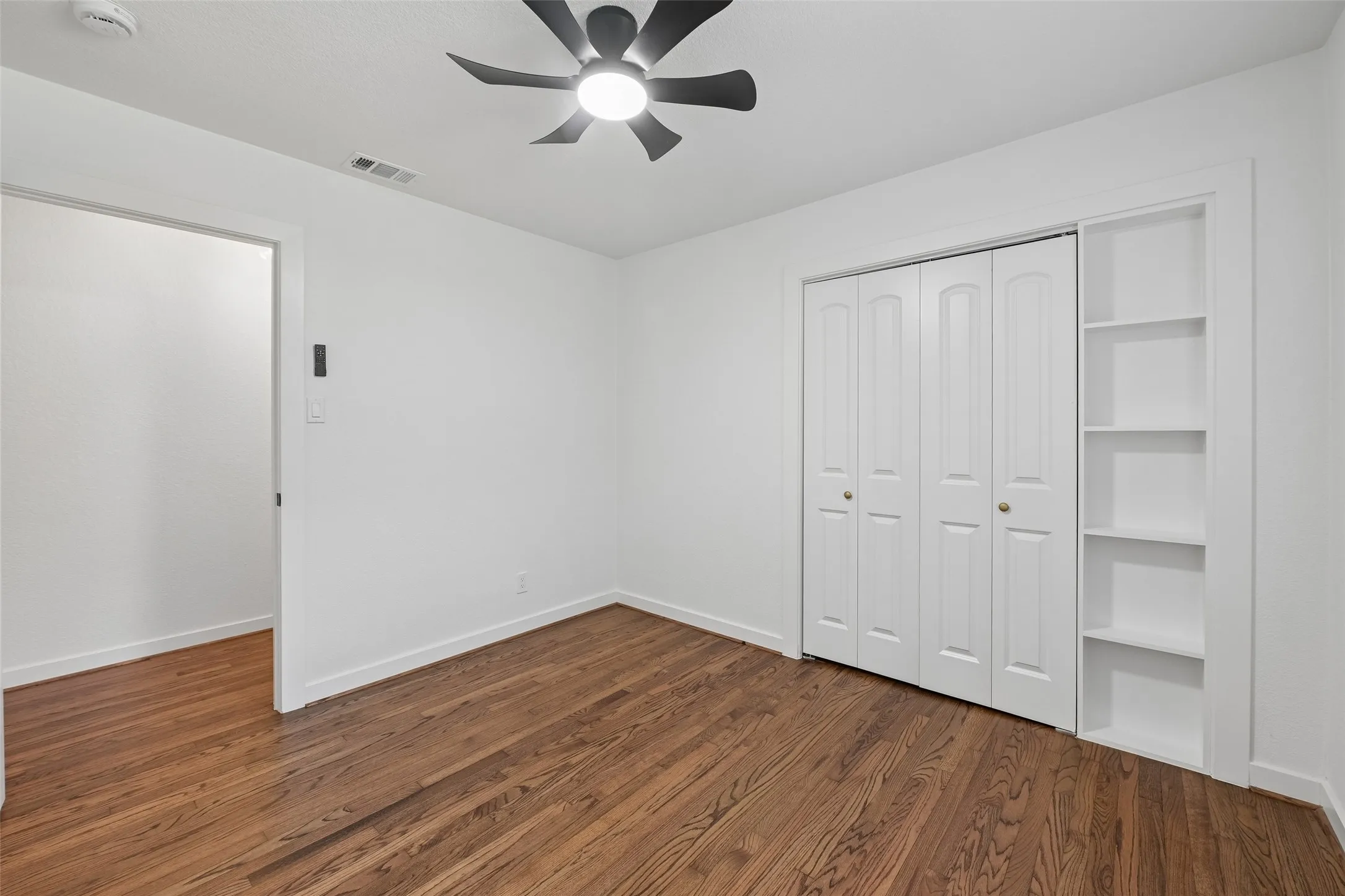 Single Family Residence For Sale in Tarrant County , 401 Vine Street, Euless, Texas 76040, 3 Bedroom, 2 Bathroom, 2 Garage spaces, 1,443 Sqft, built in 1958, mls#21363815, Real Estate Agent in Euless, Homes For Sale in Tarrant county, Homes For Sale in Euless, Realtor in Euless Texas, Real Estate Brokerage Independent Realty Texas, Luminita Cordes Realtor