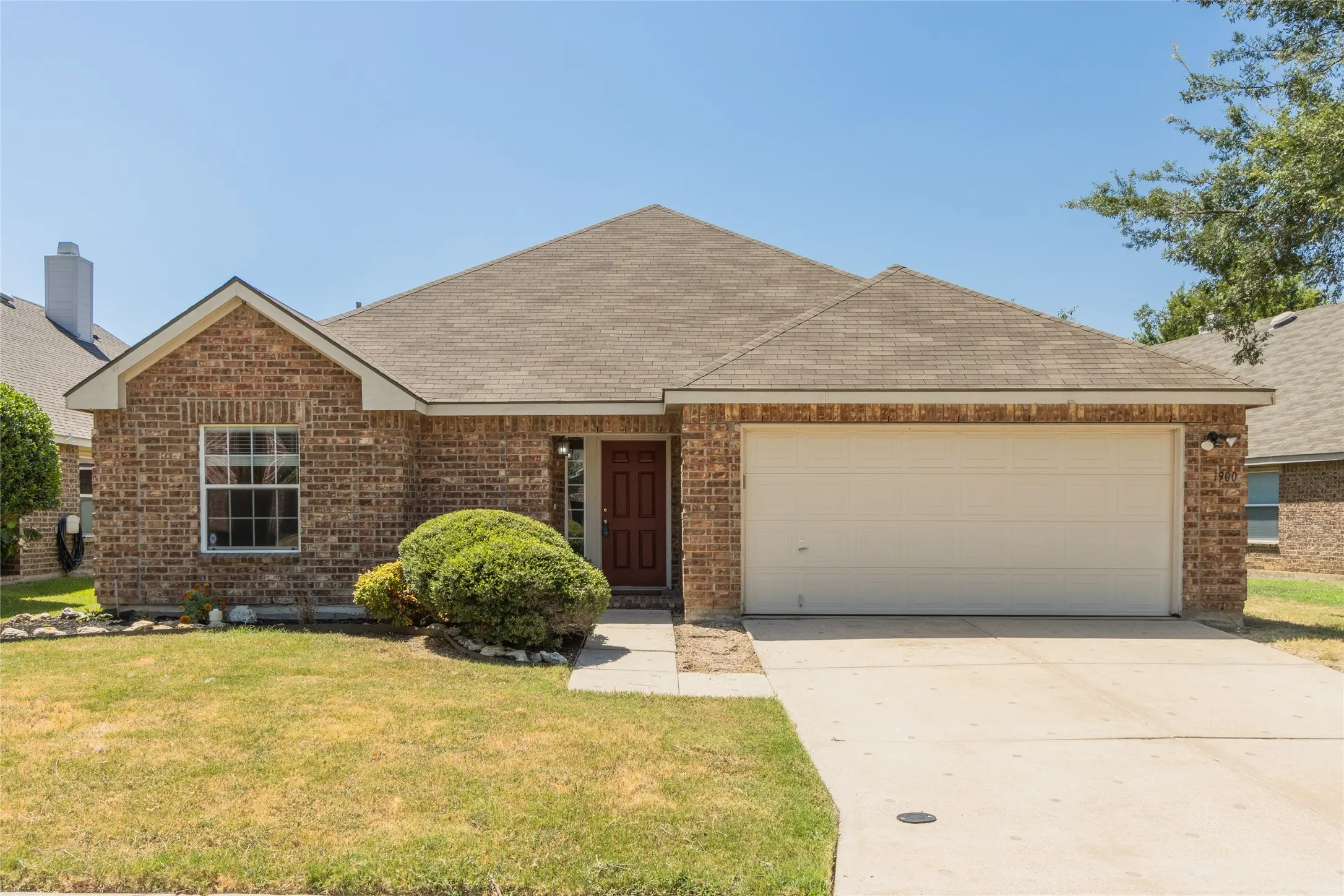 Single Family Residence For Sale in Denton County , 1900 Creek Crossing Drive, Fort Worth, Texas 76247, 3 Bedroom, 2 Bathroom, 2 Garage spaces, 1,707 Sqft, built in 2004, mls#21364362, Real Estate Agent in Fort Worth, Homes For Sale in Denton county, Homes For Sale in Fort Worth, Realtor in Fort Worth Texas, Real Estate Brokerage Independent Realty Texas, Luminita Cordes Realtor