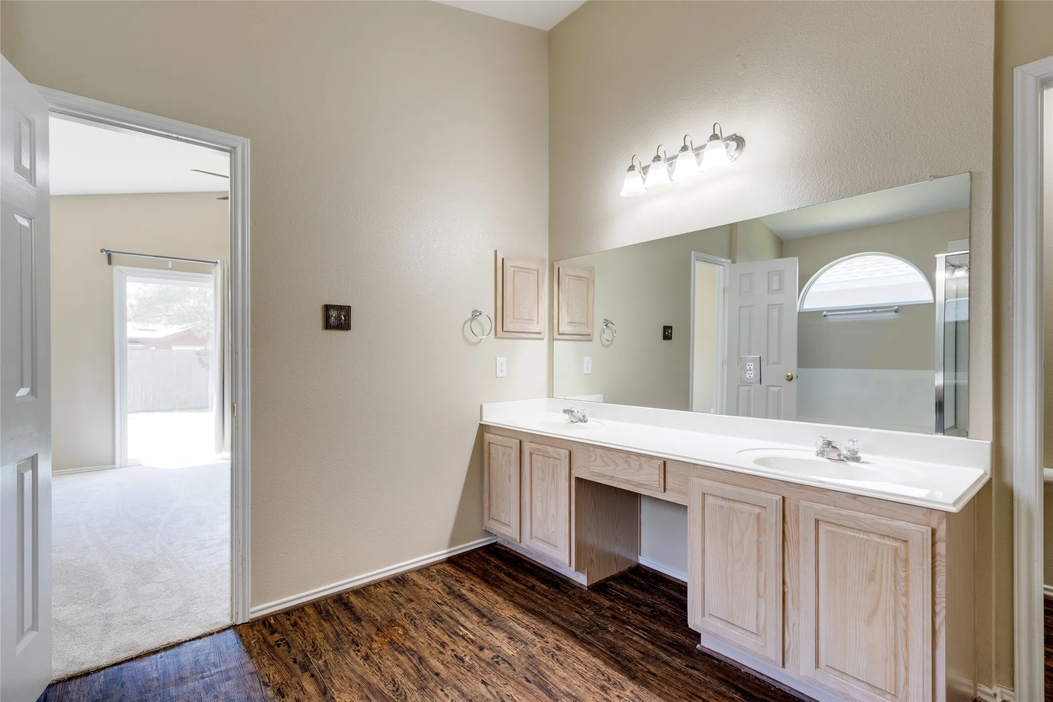 Single Family Residence For Sale in Denton County , 1900 Creek Crossing Drive, Fort Worth, Texas 76247, 3 Bedroom, 2 Bathroom, 2 Garage spaces, 1,707 Sqft, built in 2004, mls#21364362, Real Estate Agent in Fort Worth, Homes For Sale in Denton county, Homes For Sale in Fort Worth, Realtor in Fort Worth Texas, Real Estate Brokerage Independent Realty Texas, Luminita Cordes Realtor